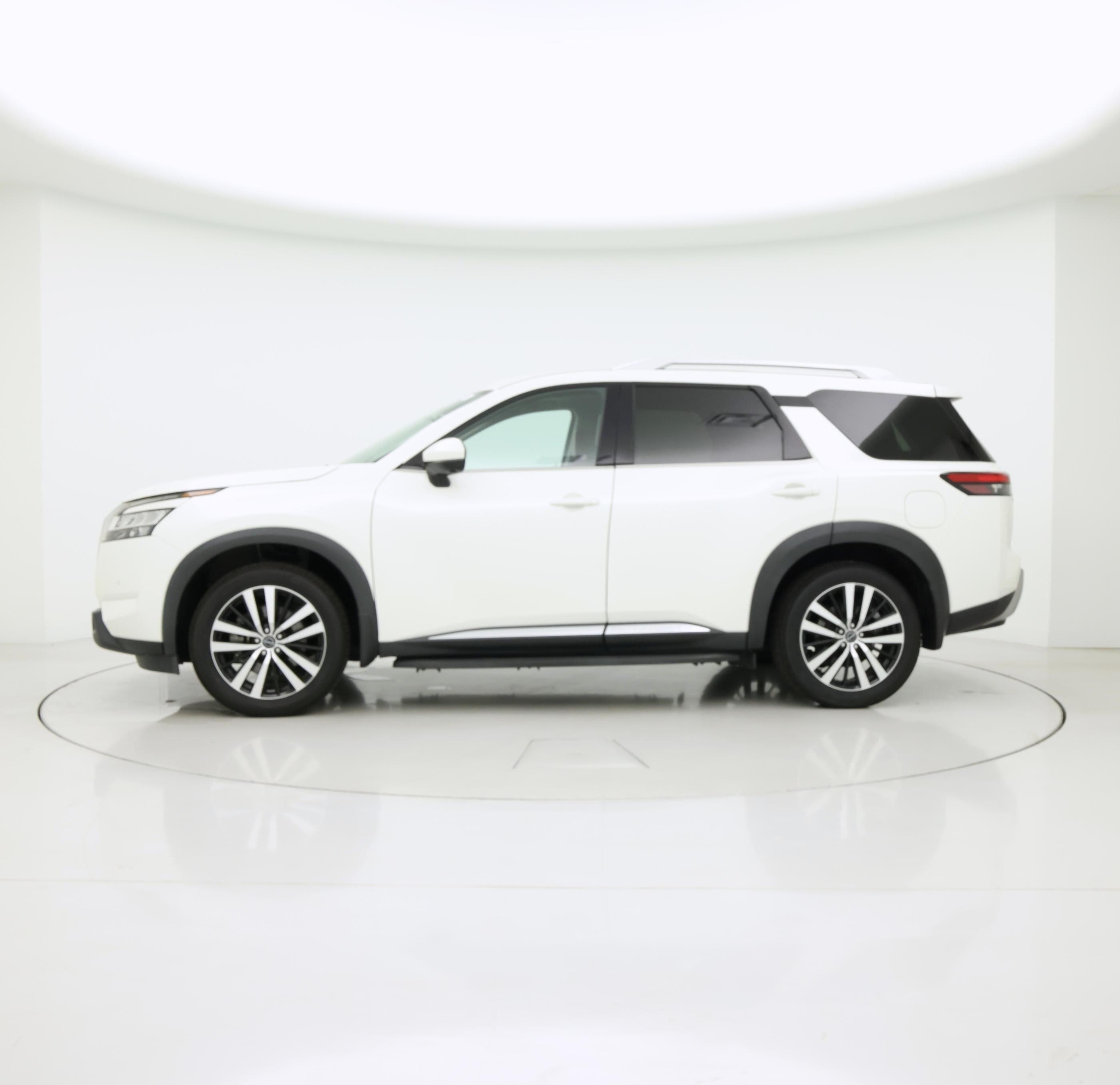 Thumbnail: 2023 Nissan Pathfinder - 3