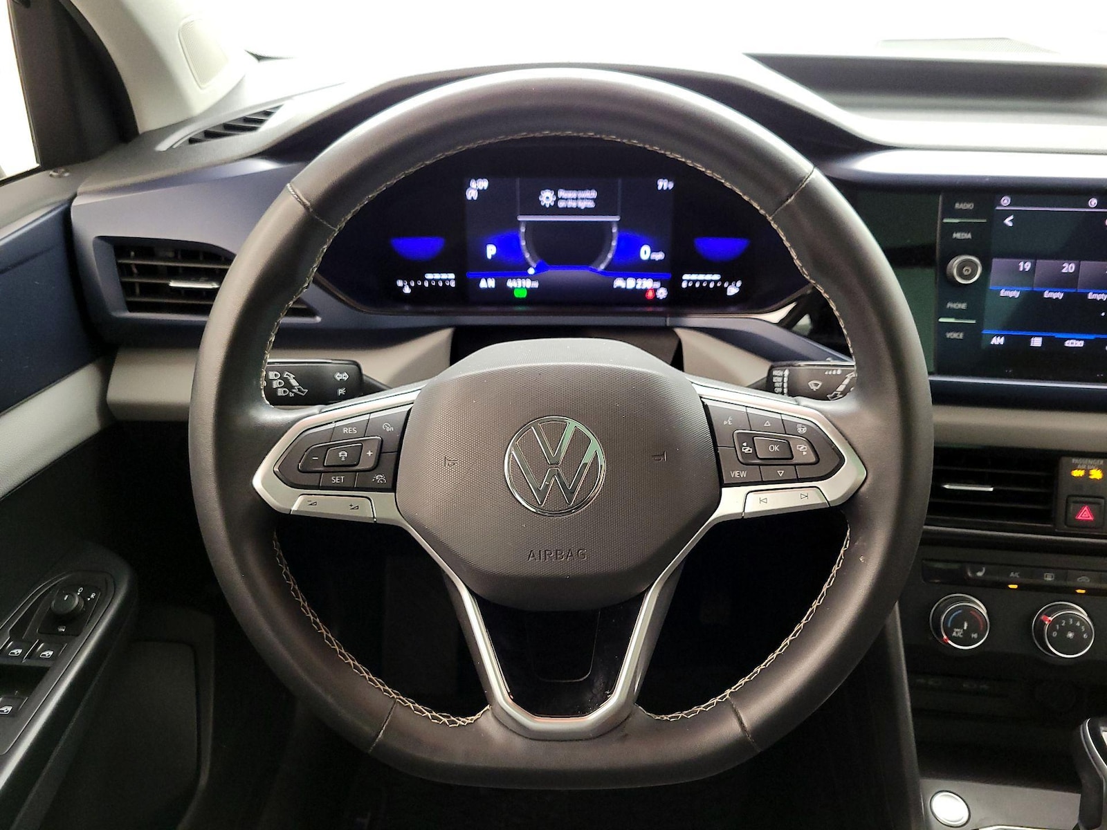 2022 Volkswagen Taos SE - Photo 11