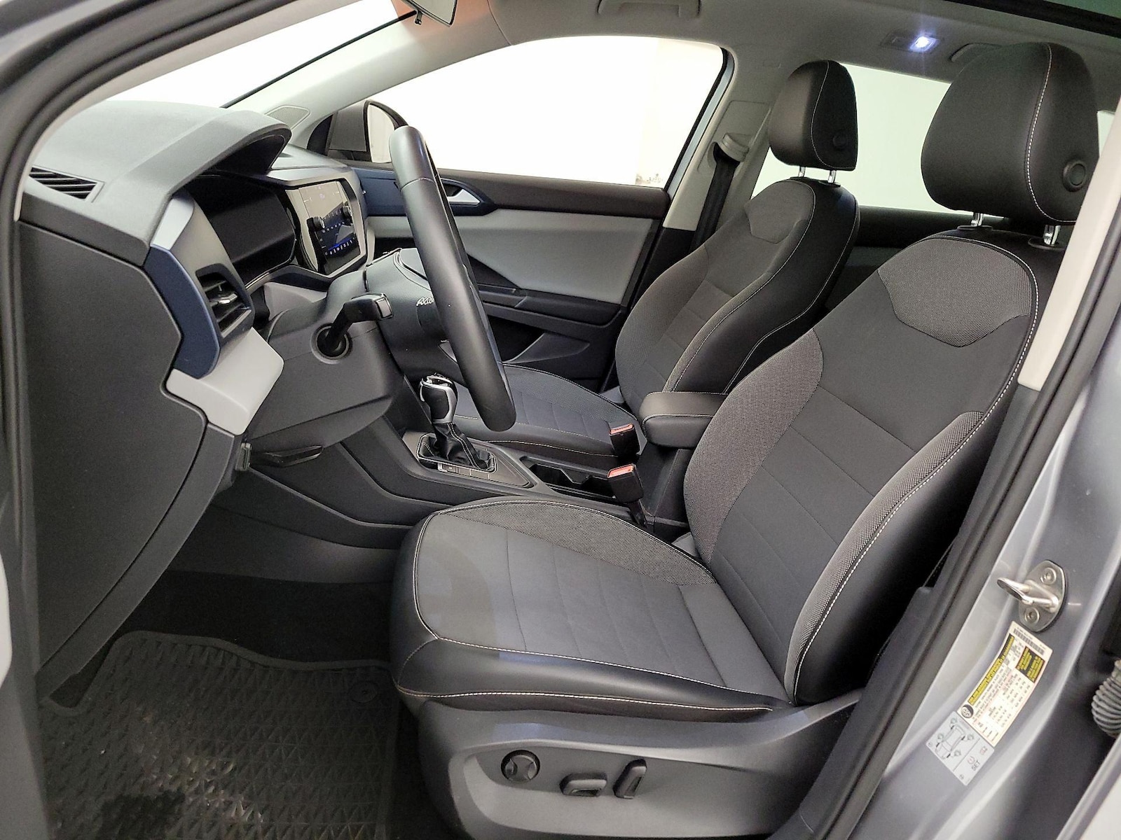 2022 Volkswagen Taos SE - Photo 12