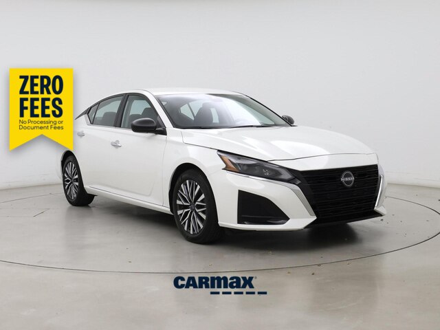 White 2025 Nissan Altima Sedan Front-Wheel Drive Automatic