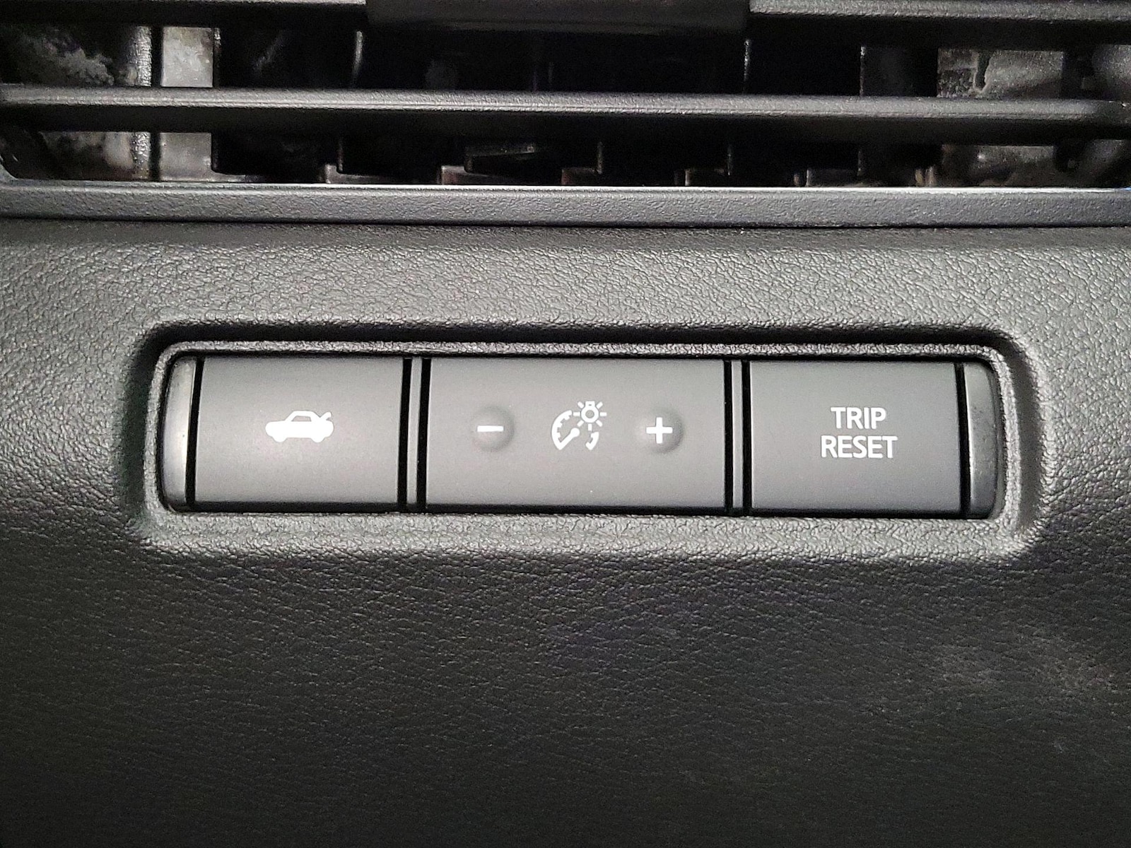 2025 Nissan Altima SV - Photo 14