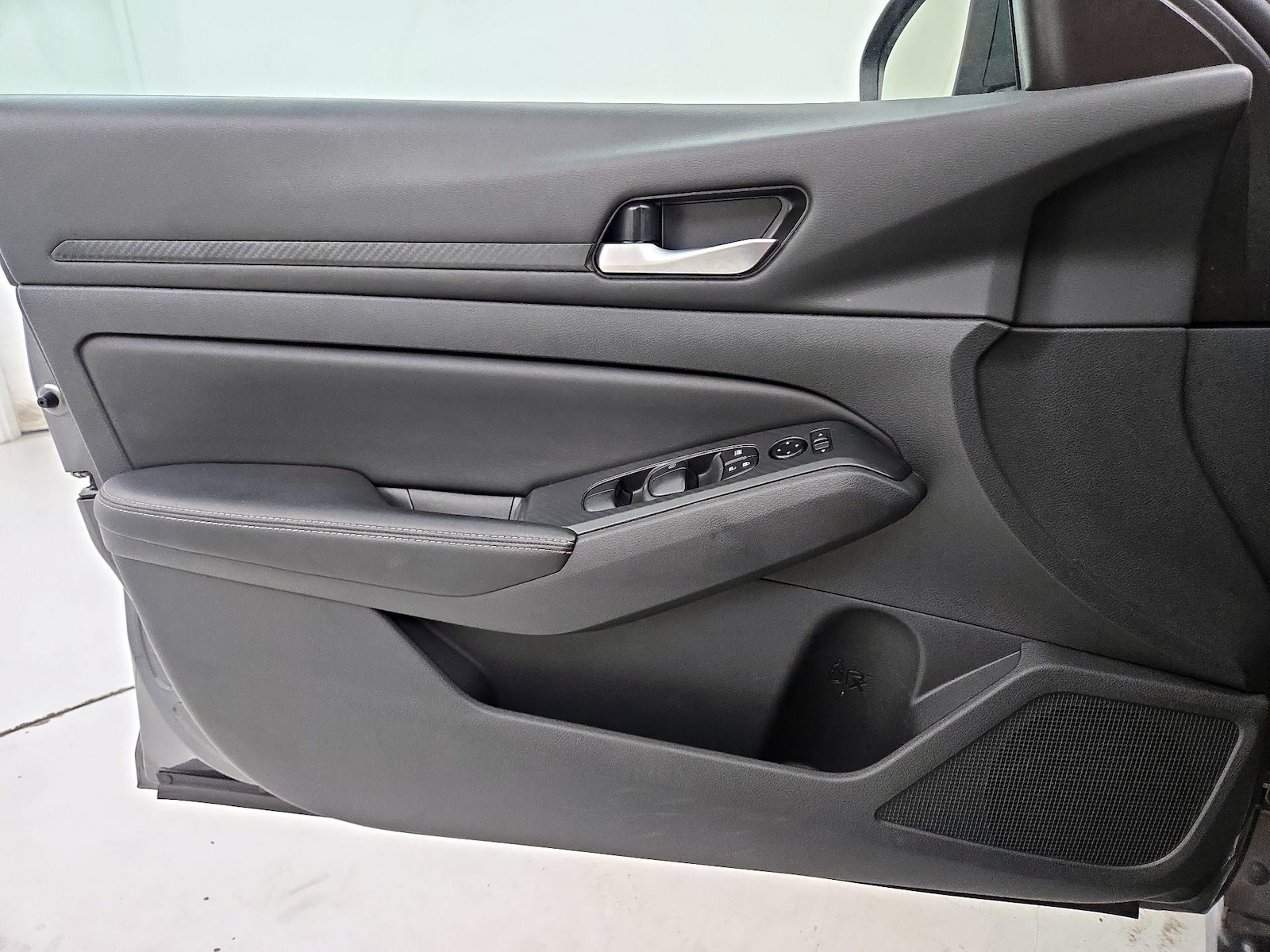 2025 Nissan Altima SV - Photo 13