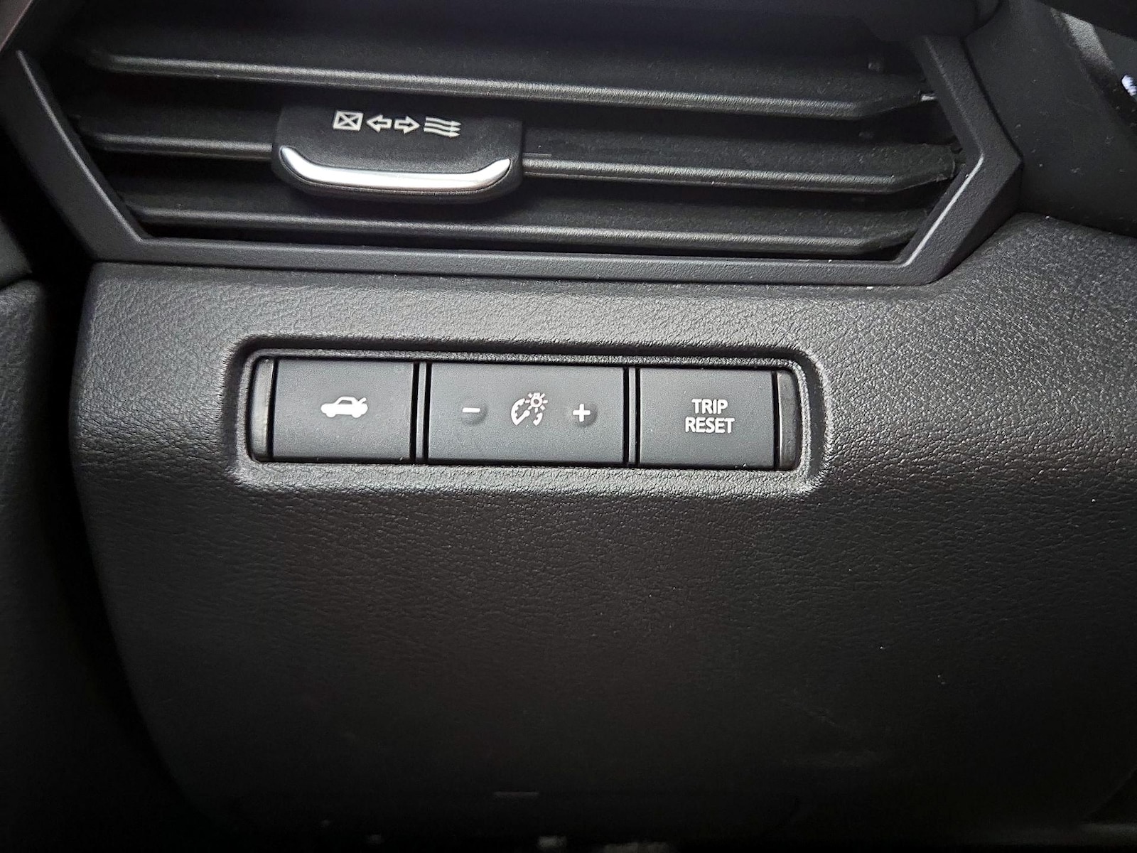 2025 Nissan Altima SV - Photo 14