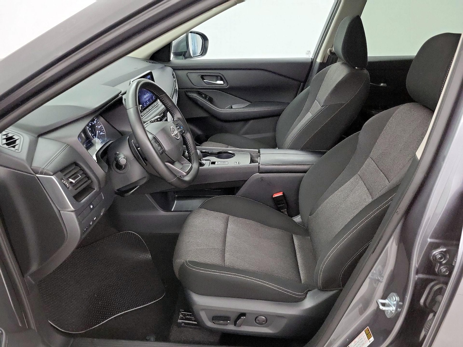 2025 Nissan Rogue SV - Photo 12