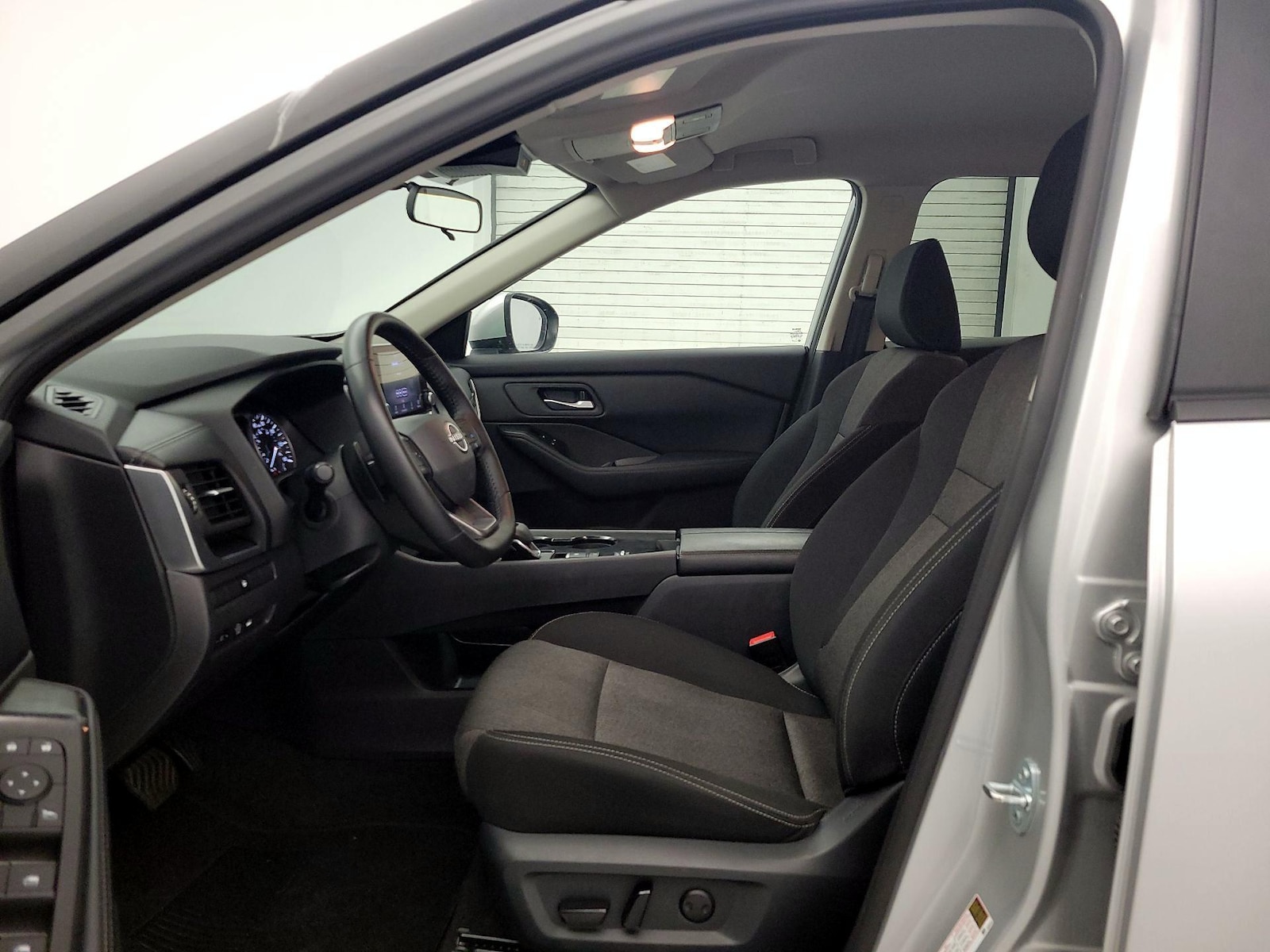 2025 Nissan Rogue SV - Photo 12