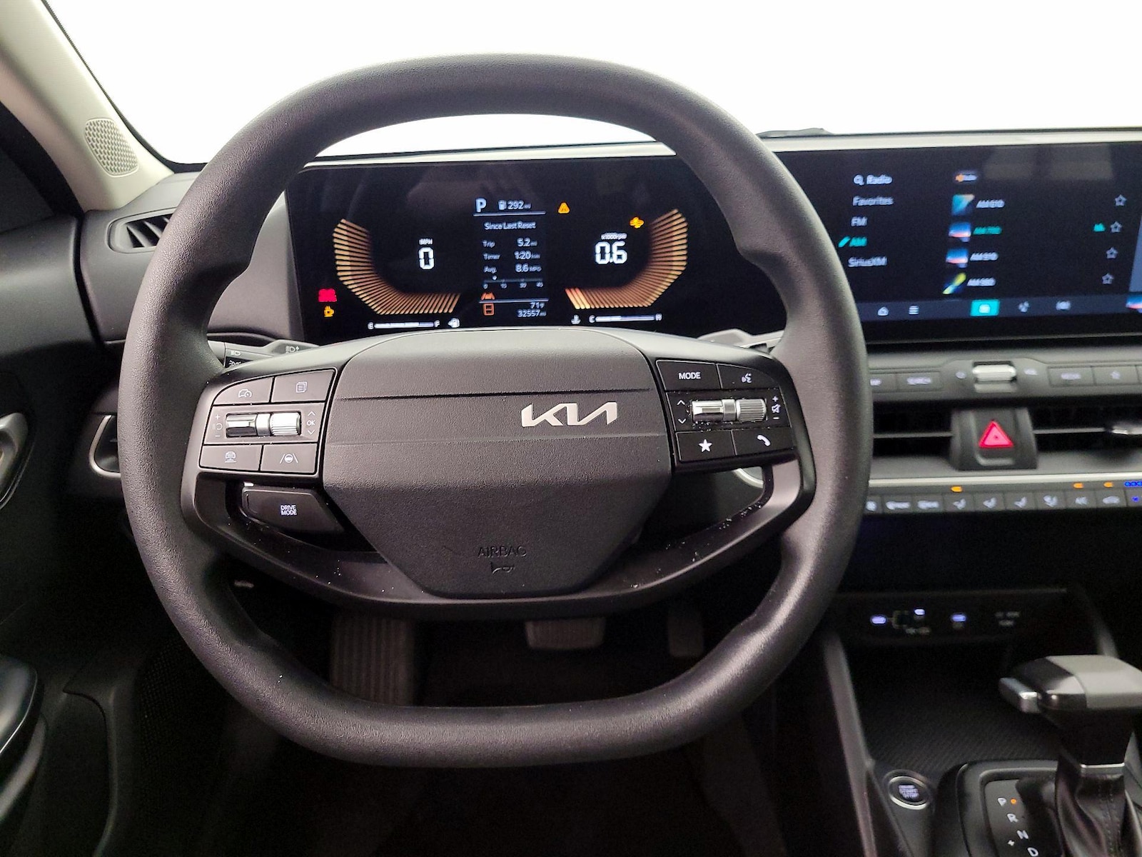 2025 Kia K4 LXS - Photo 11