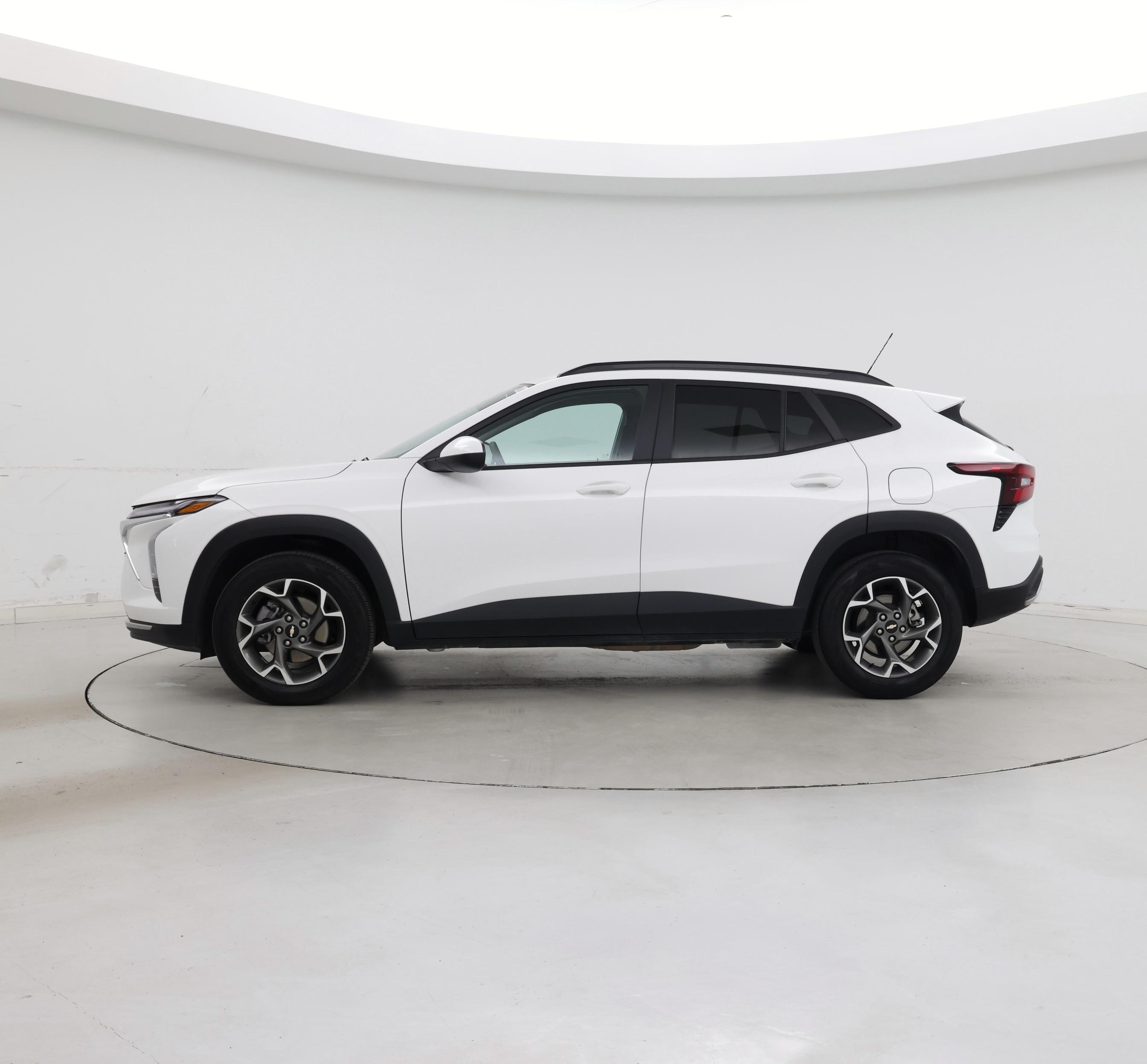 Thumbnail: 2025 Chevrolet Trax - 3