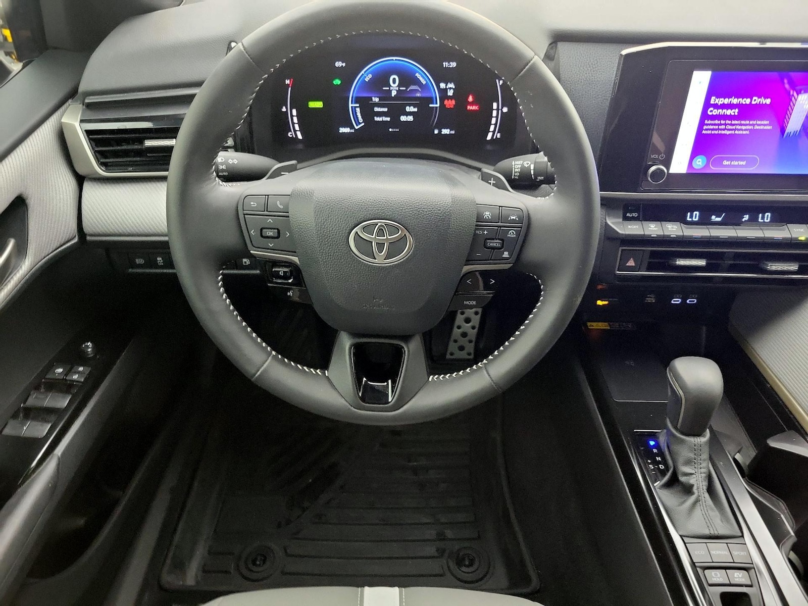 2026 Toyota Camry SE - Photo 11