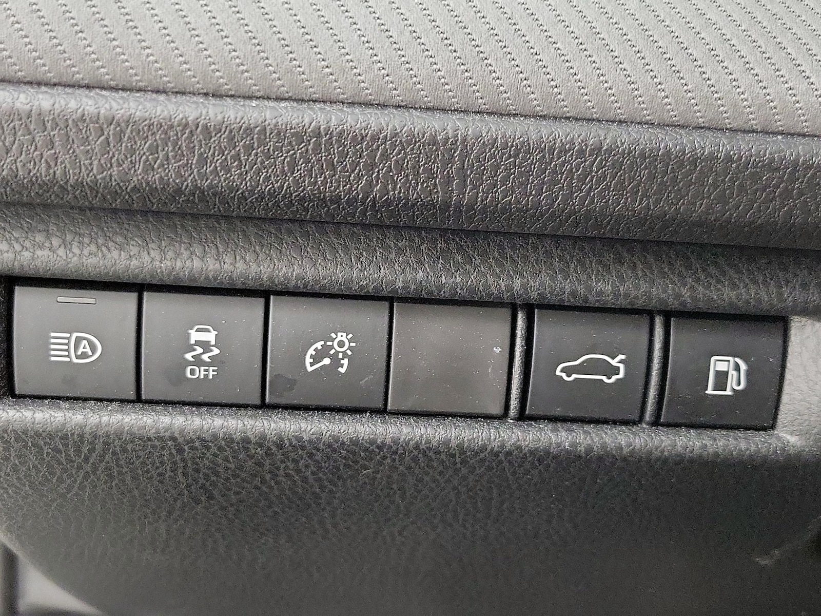 2026 Toyota Camry SE - Photo 14