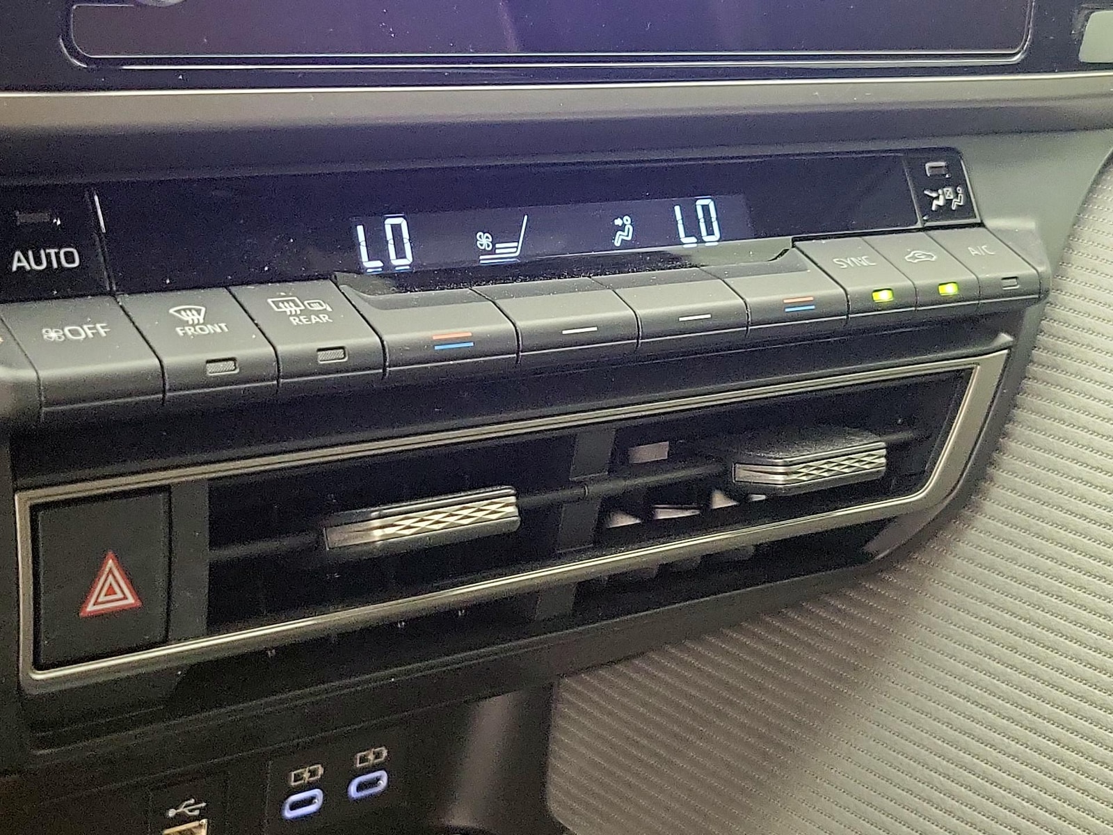 2026 Toyota Camry SE - Photo 18