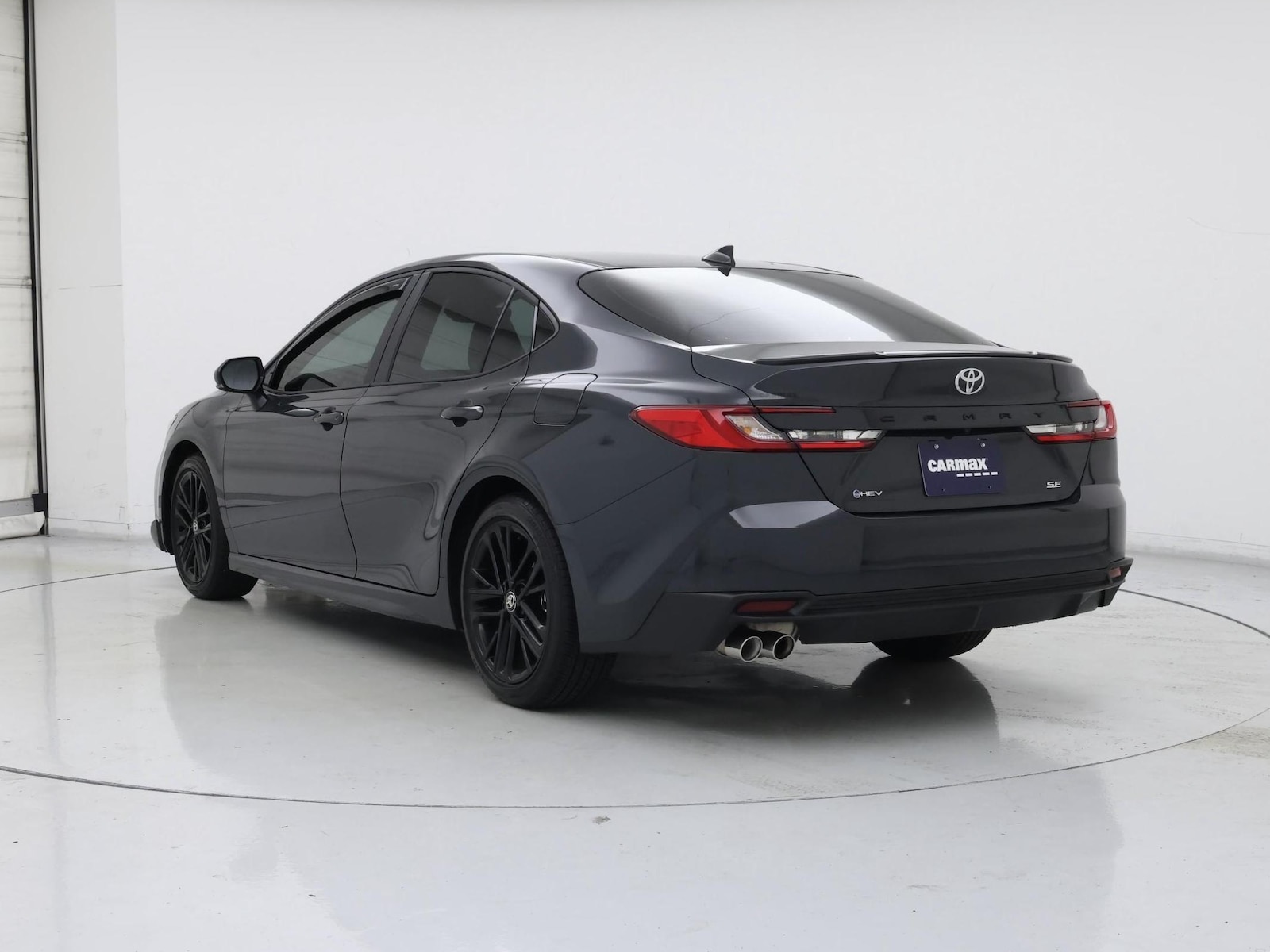2026 Toyota Camry SE - Photo 3