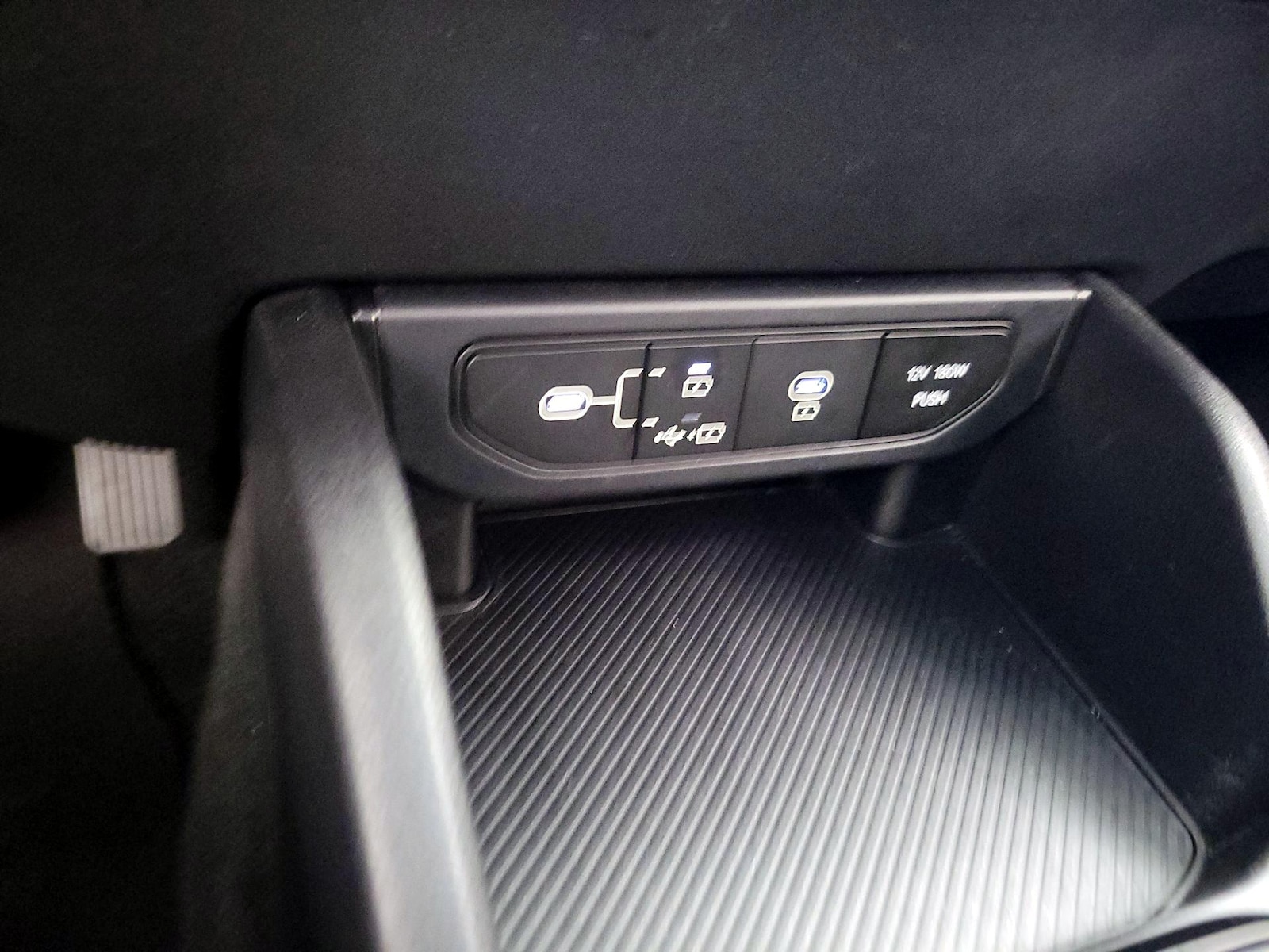 2025 Kia K4 LXS - Photo 17