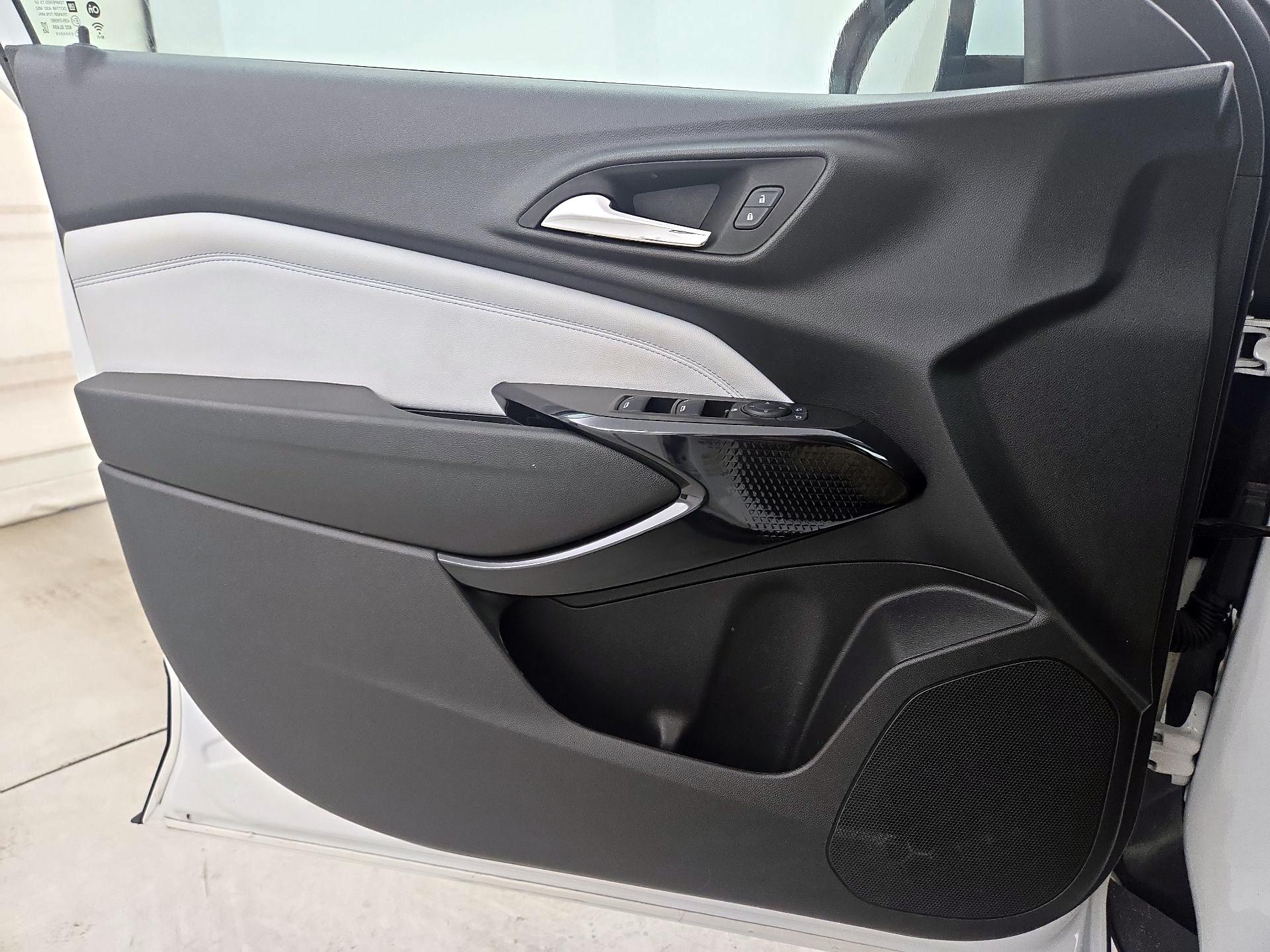 Thumbnail: 2025 Chevrolet Trax - 12