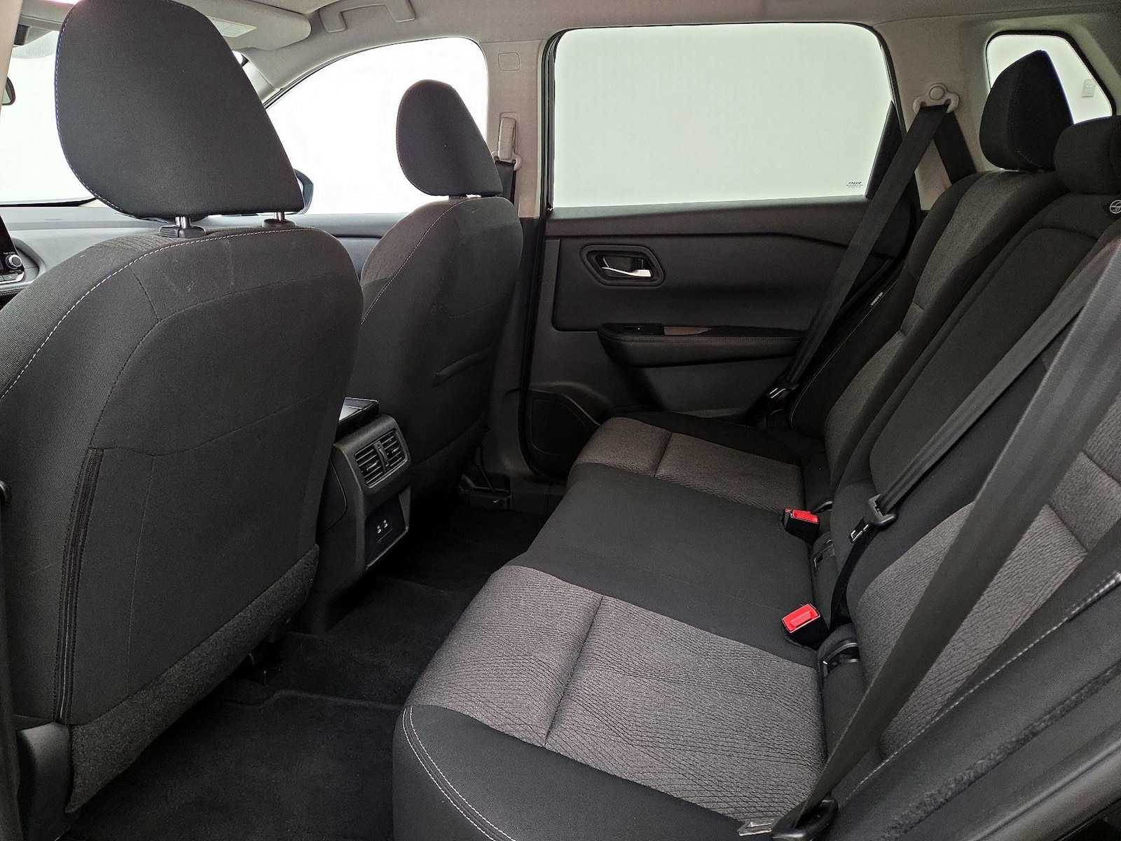 2025 Nissan Rogue SV - Photo 20