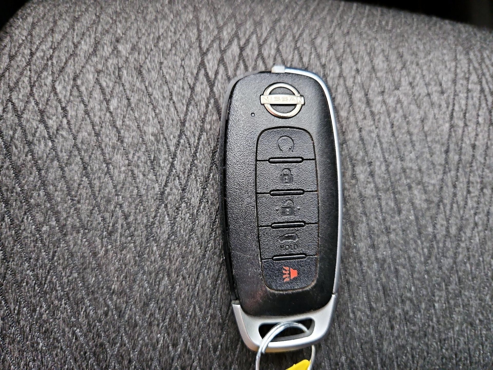 2025 Nissan Rogue SV - Photo 23
