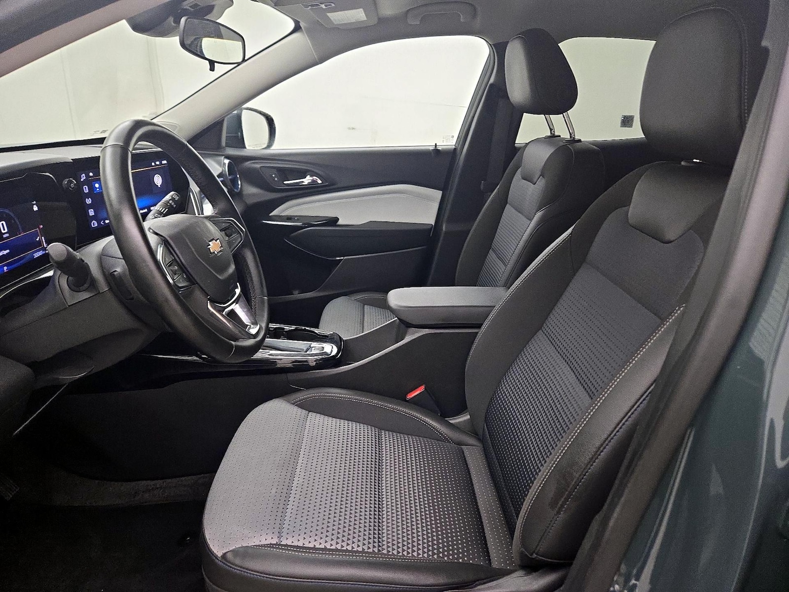 2025 Chevrolet Trax LT - Photo 12