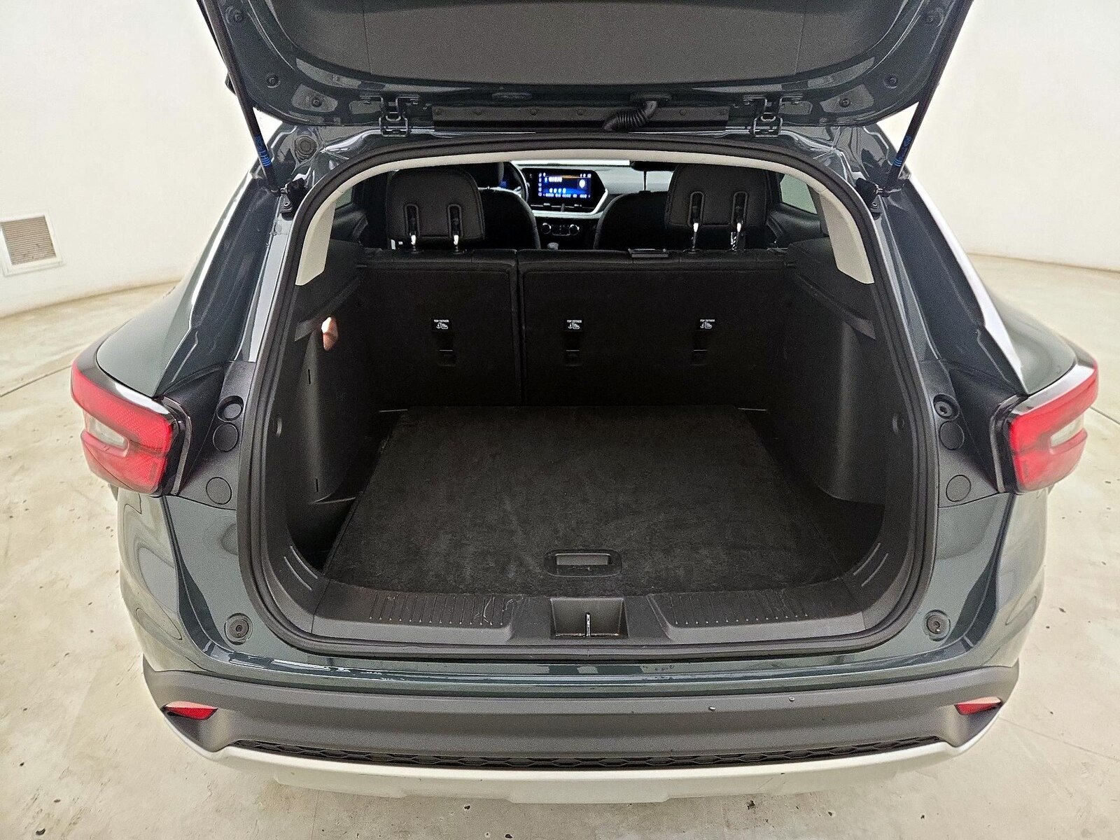 2025 Chevrolet Trax LT - Photo 21