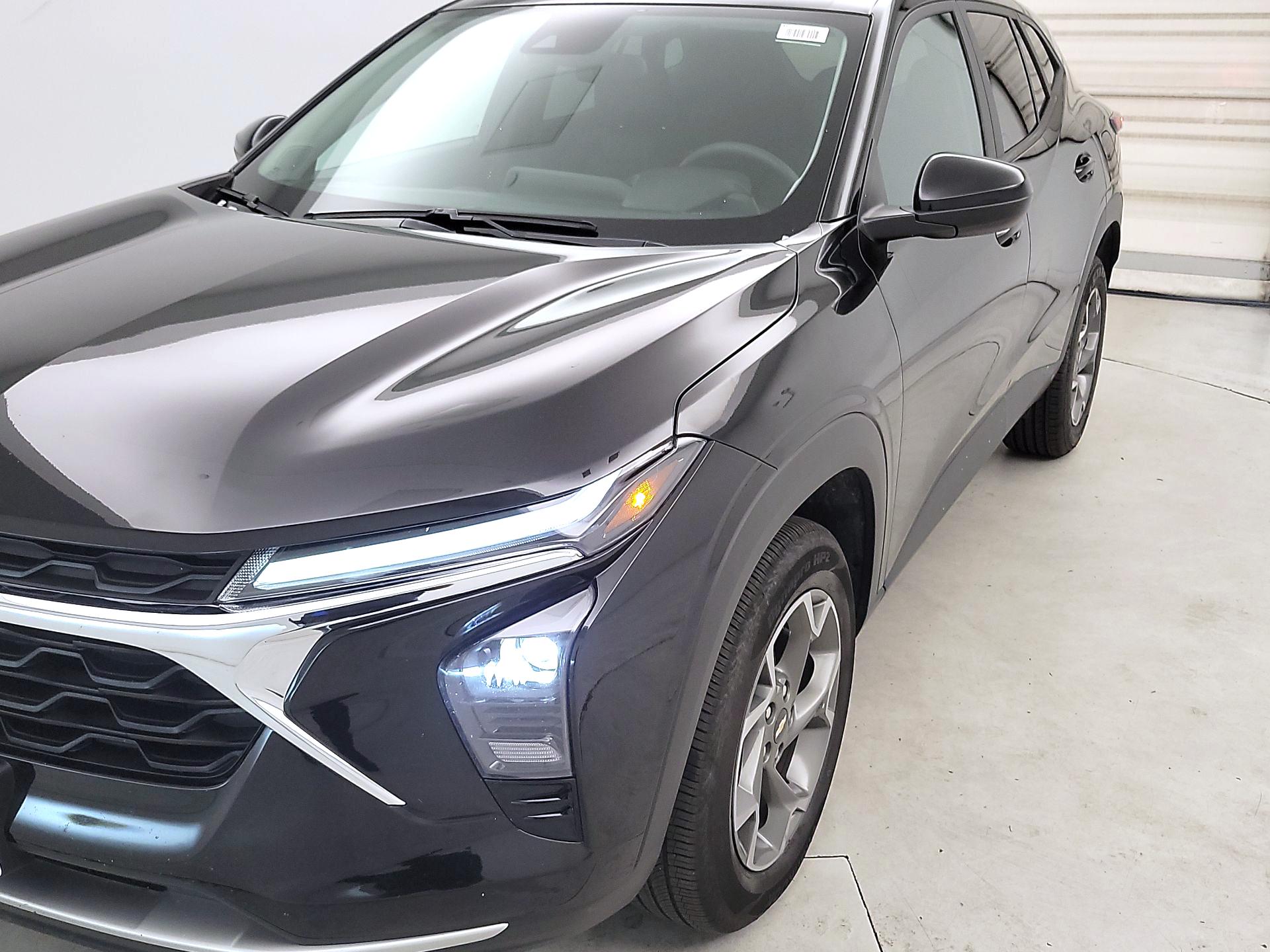 Thumbnail: 2025 Chevrolet Trax - 3