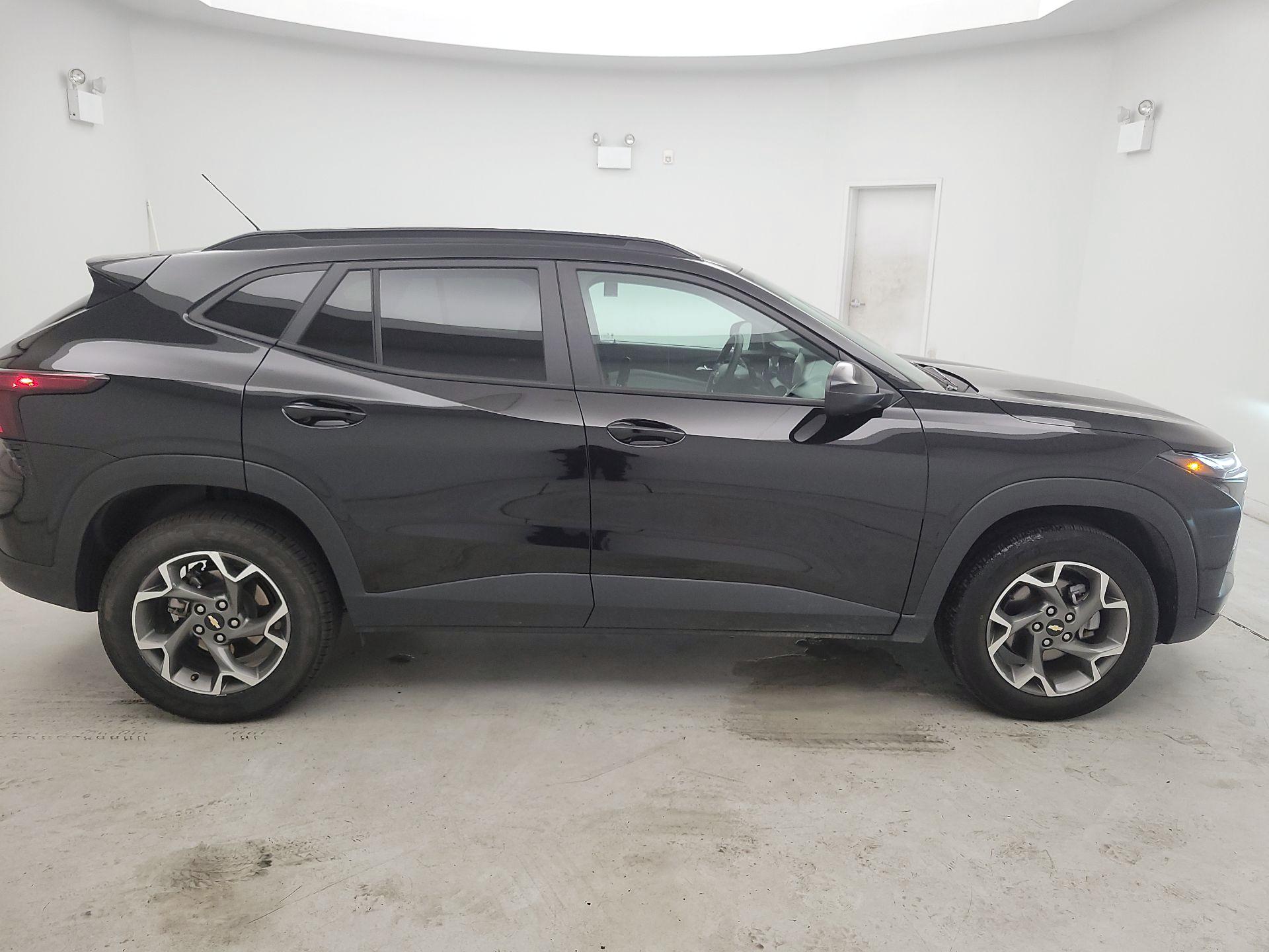 Thumbnail: 2025 Chevrolet Trax - 4