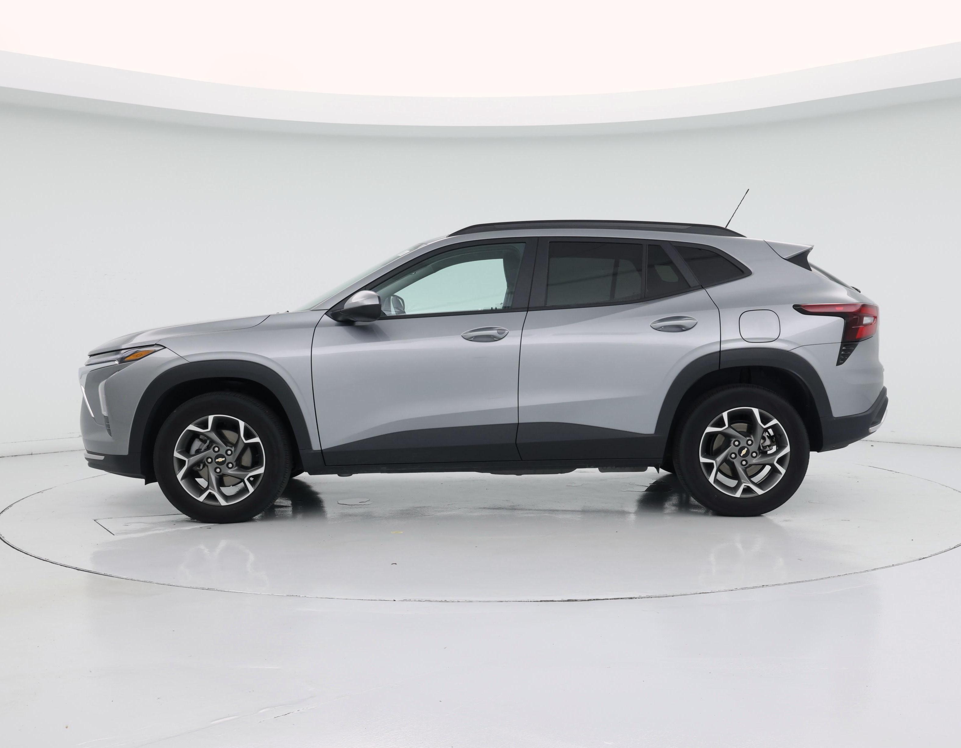Thumbnail: 2025 Chevrolet Trax - 3
