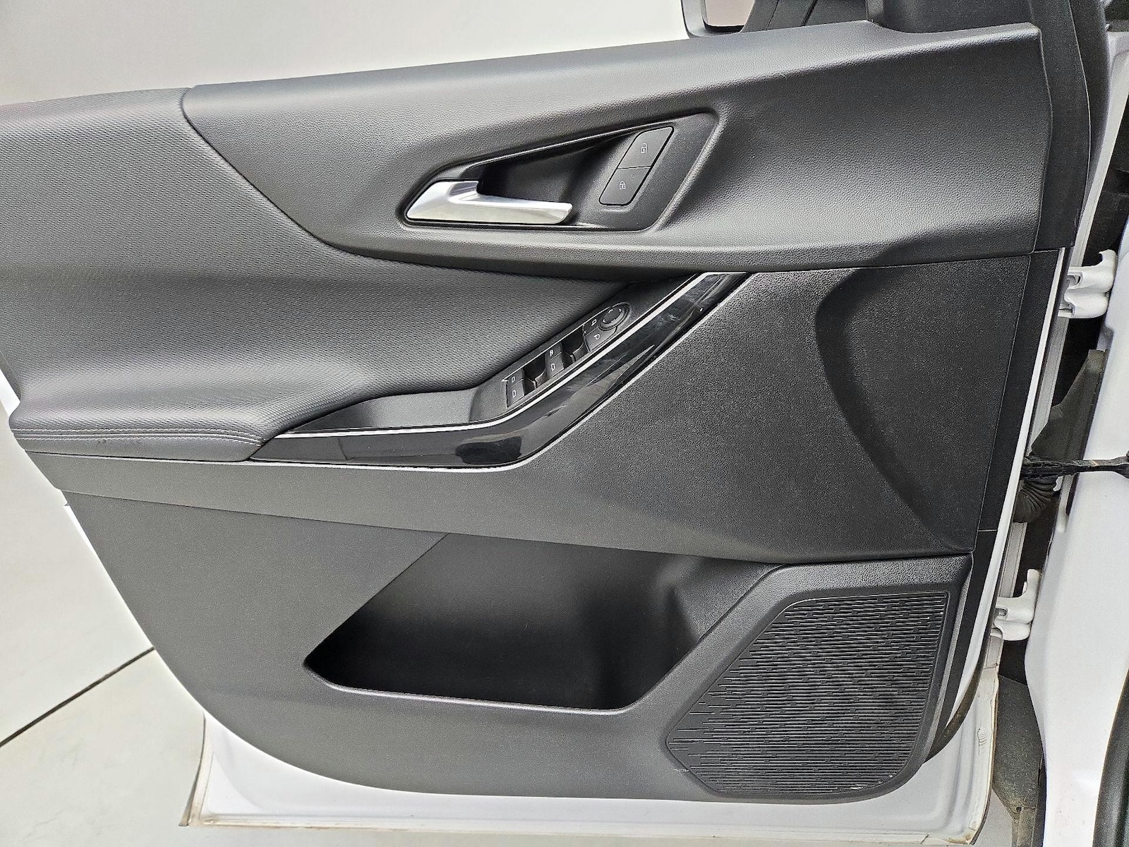 2025 Chevrolet Equinox LT - Photo 13