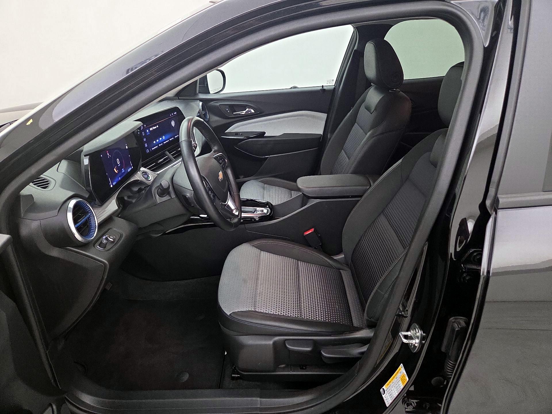 Thumbnail: 2025 Chevrolet Trax - 11