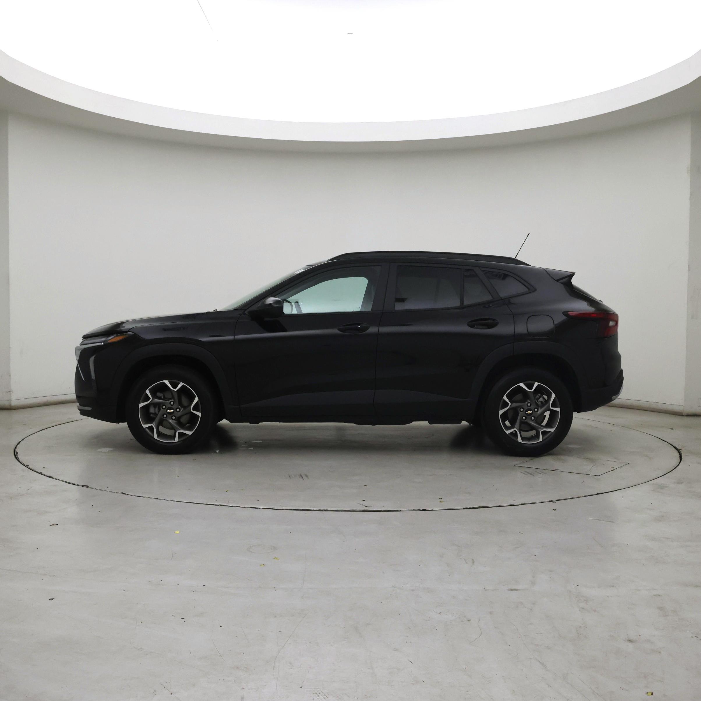 Thumbnail: 2025 Chevrolet Trax - 3