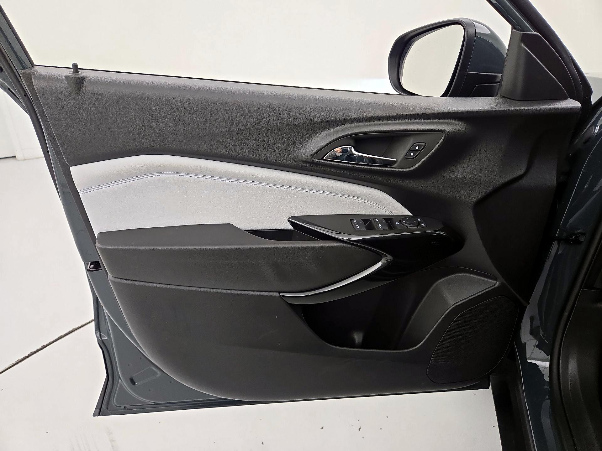 Thumbnail: 2025 Chevrolet Trax - 12