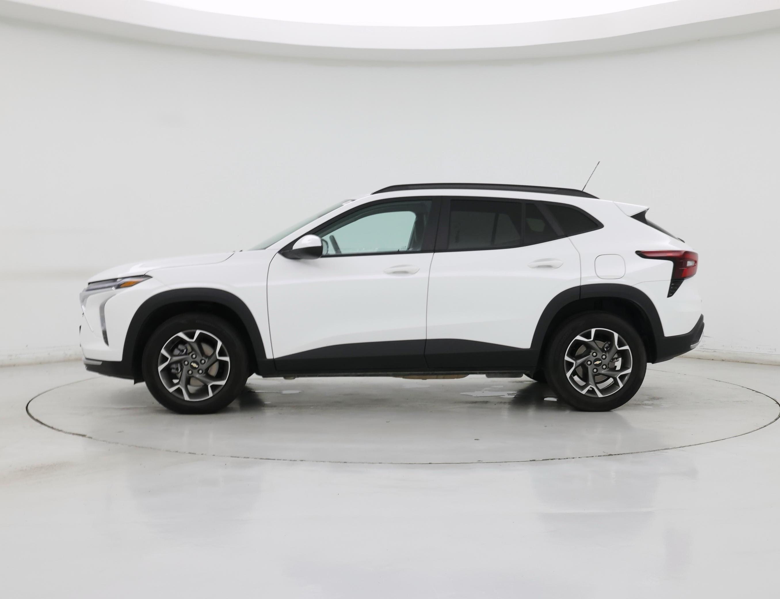 Thumbnail: 2025 Chevrolet Trax - 3