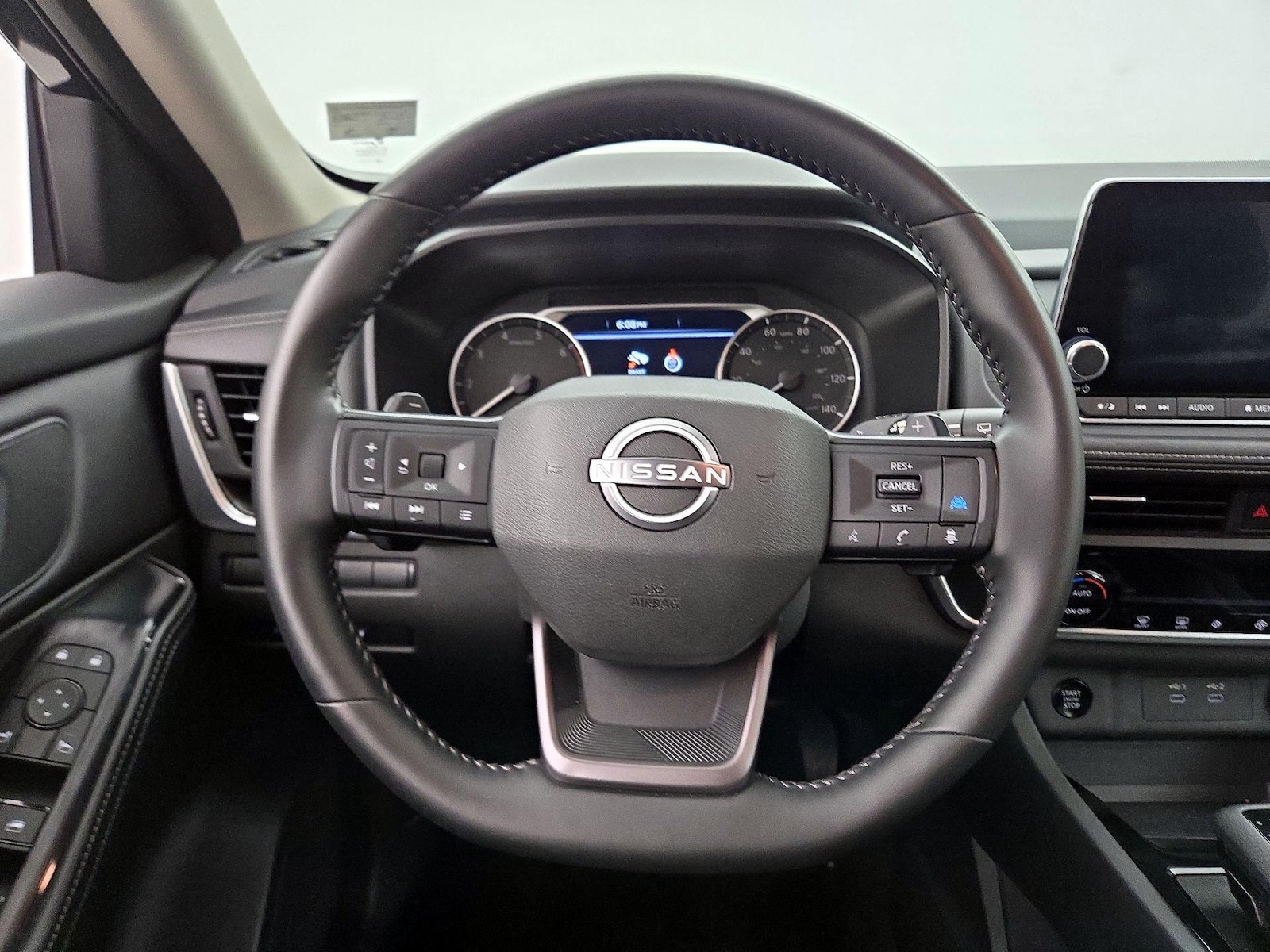 2025 Nissan Rogue SV - Photo 11