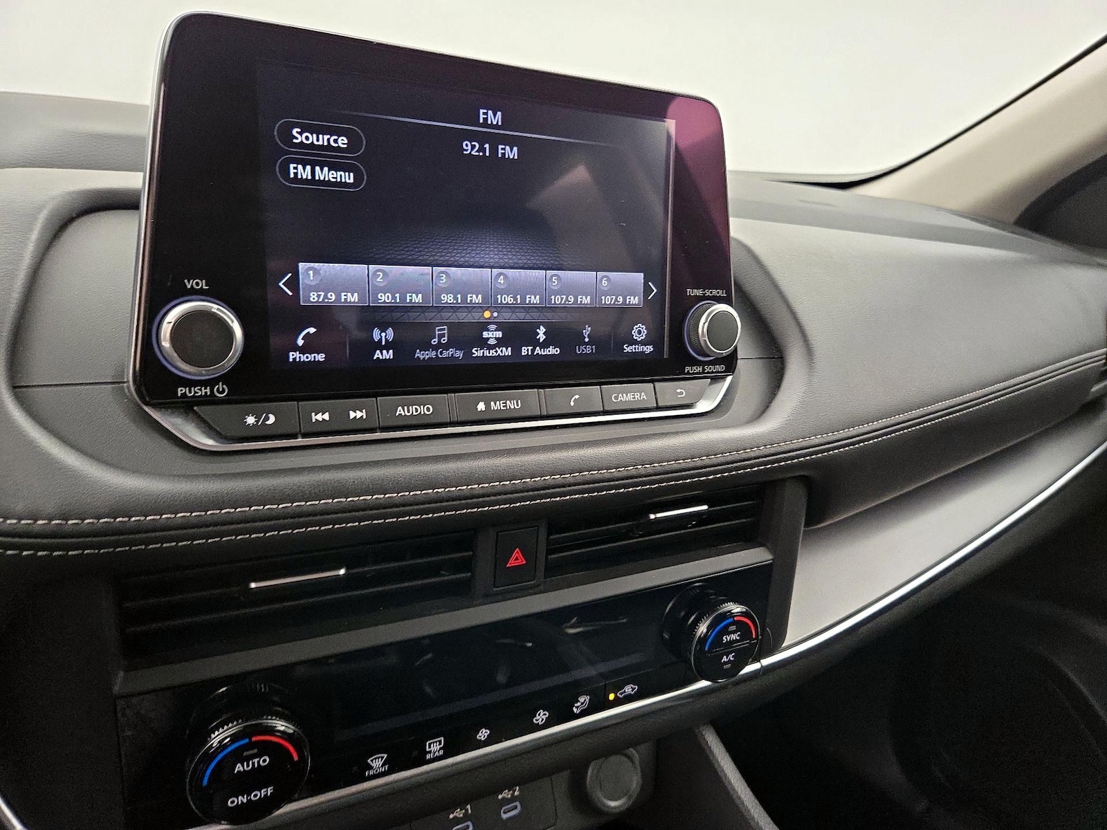 2025 Nissan Rogue SV - Photo 16