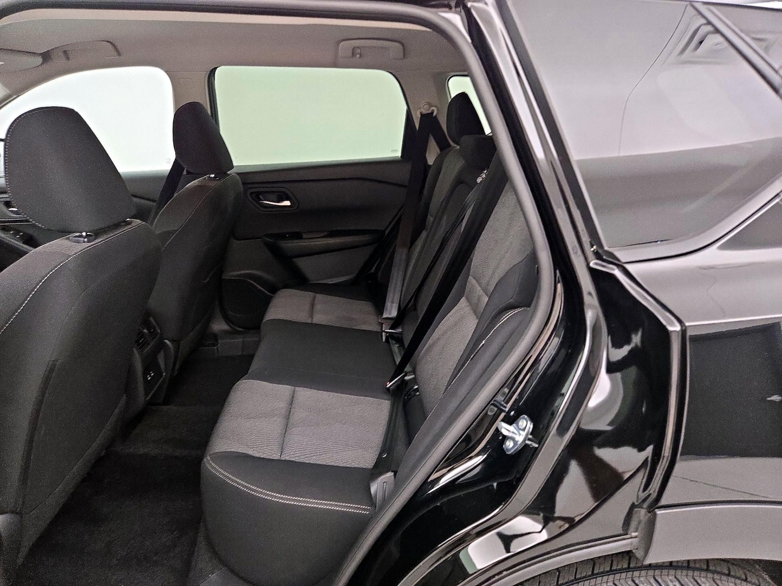 2025 Nissan Rogue SV - Photo 20