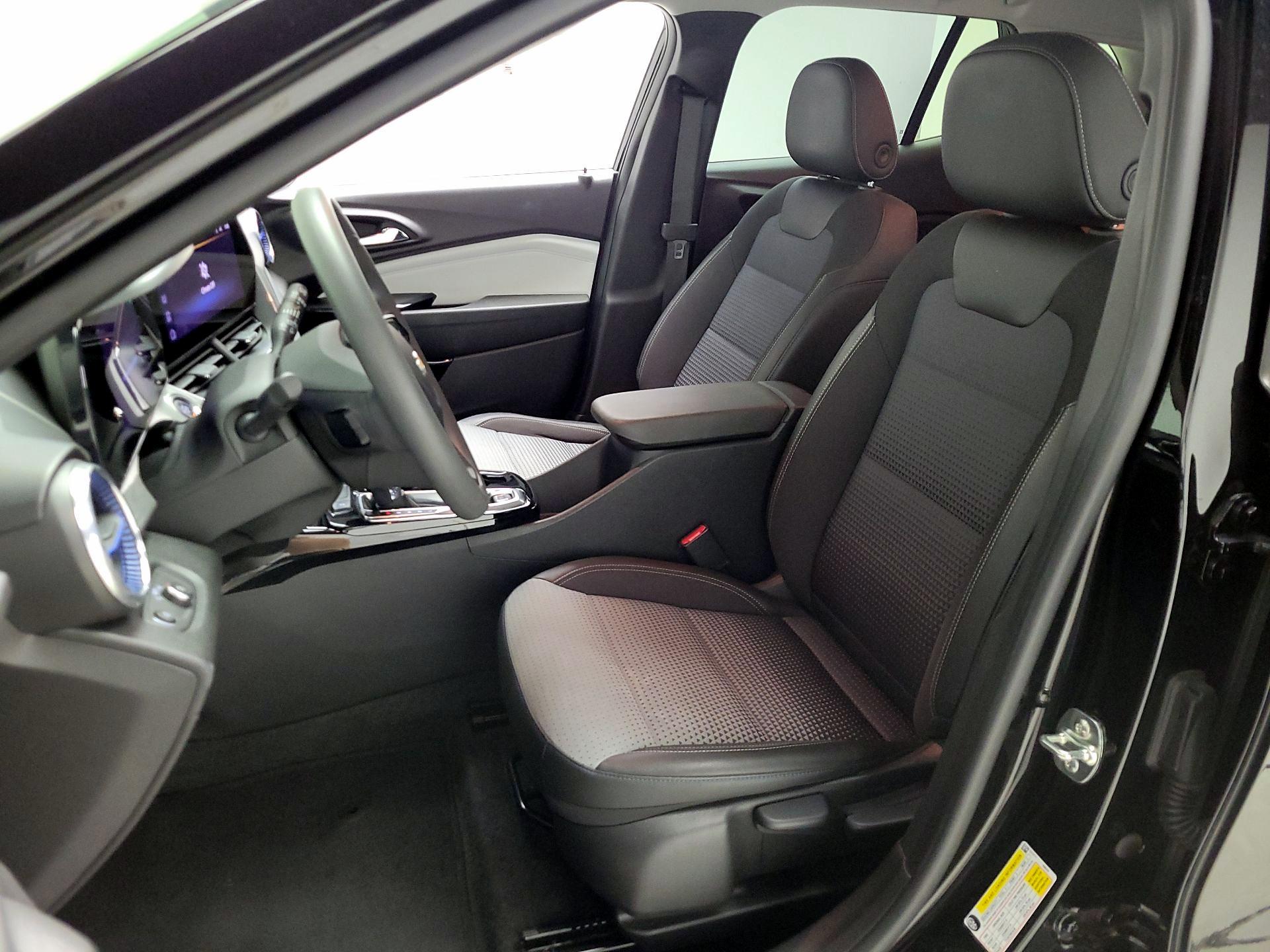 Thumbnail: 2025 Chevrolet Trax - 11