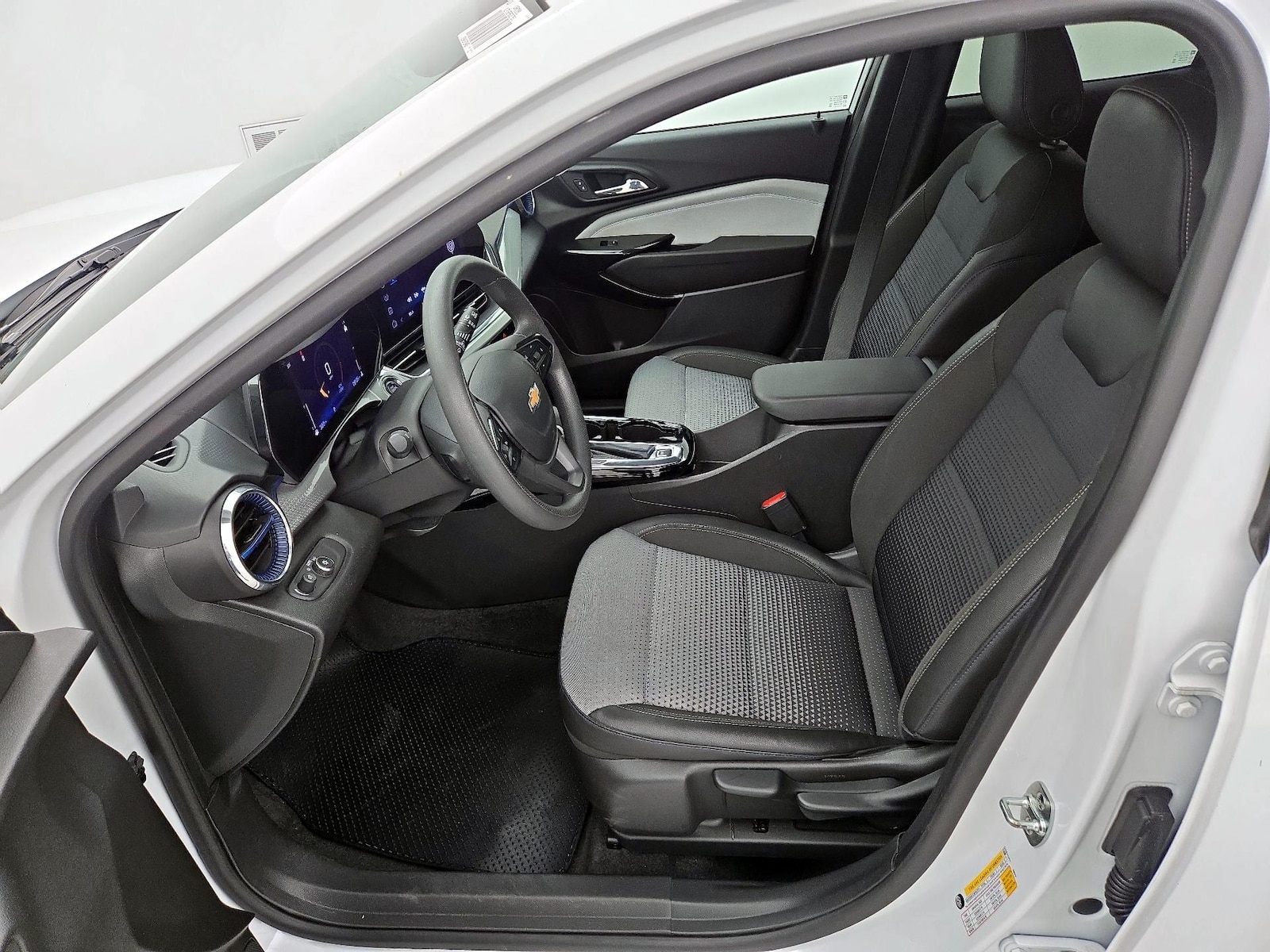 2025 Chevrolet Trax LT - Photo 12
