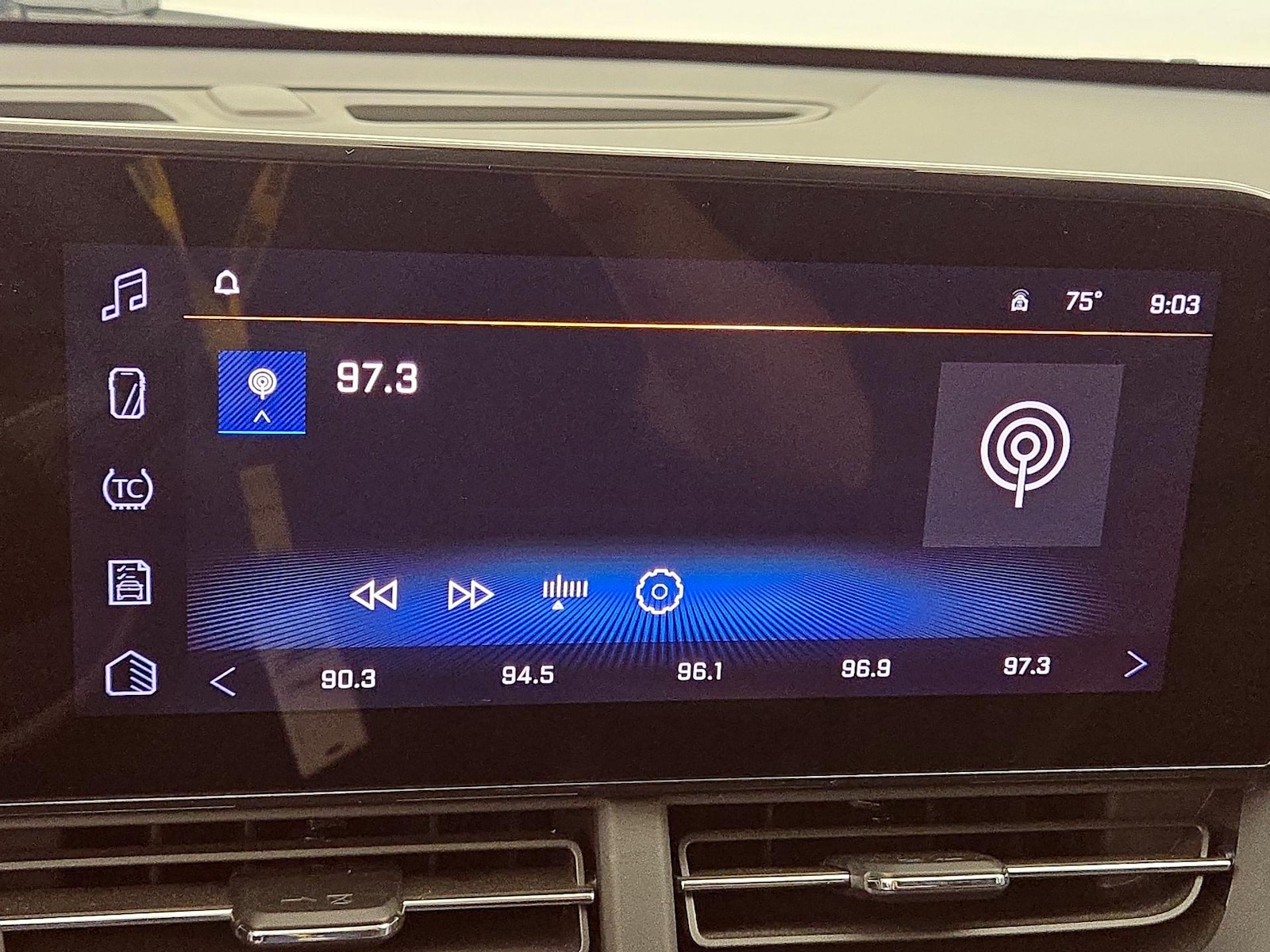 2025 Chevrolet Trax LT - Photo 16