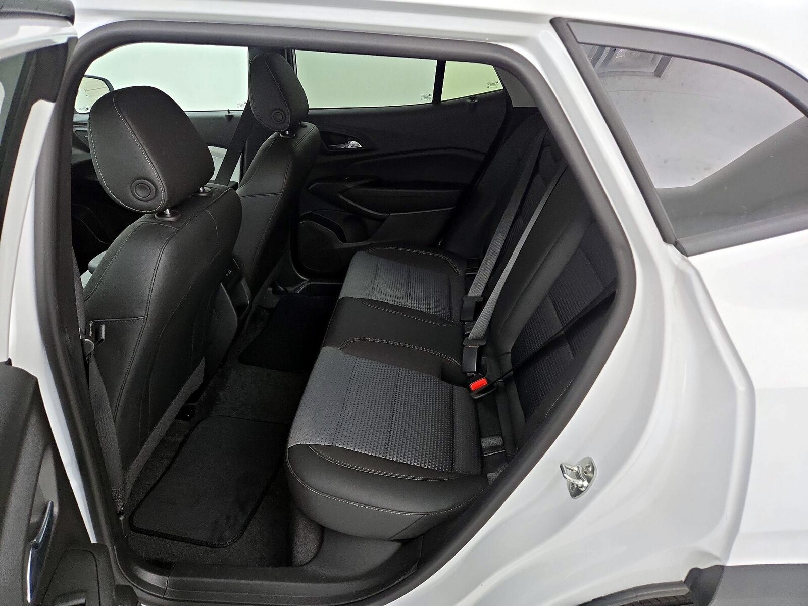 2025 Chevrolet Trax LT - Photo 20