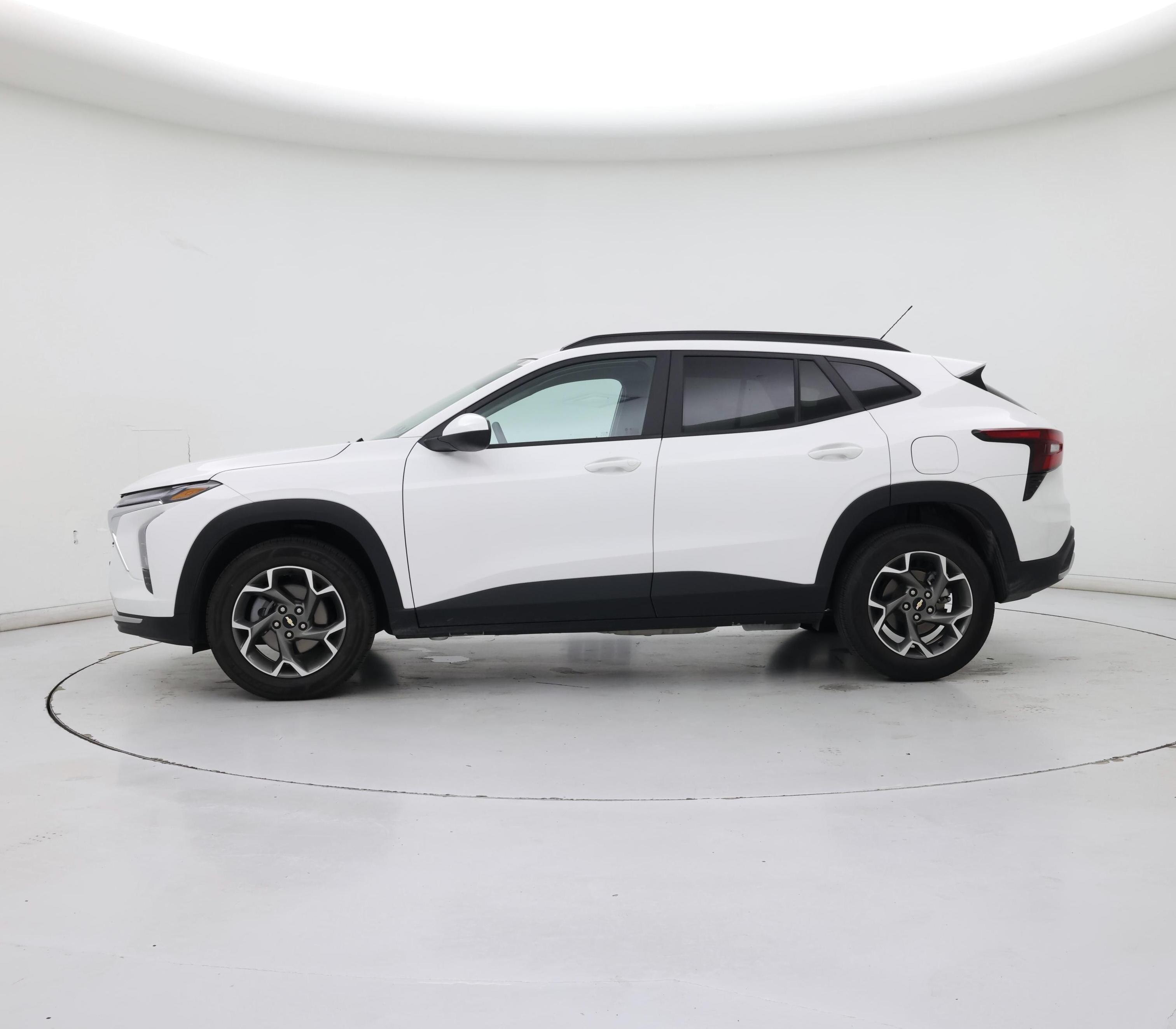 Thumbnail: 2025 Chevrolet Trax - 3