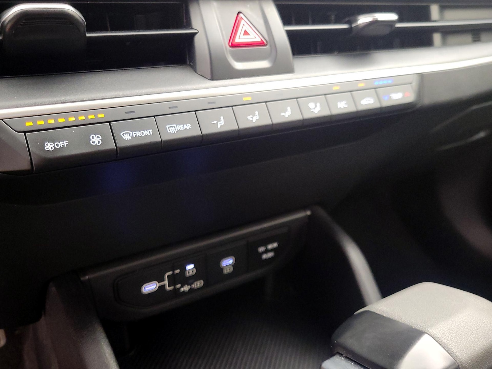 2025 Kia K4 LXS - Photo 17