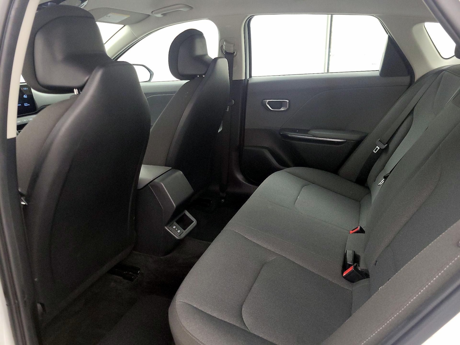2025 Kia K4 LXS - Photo 20