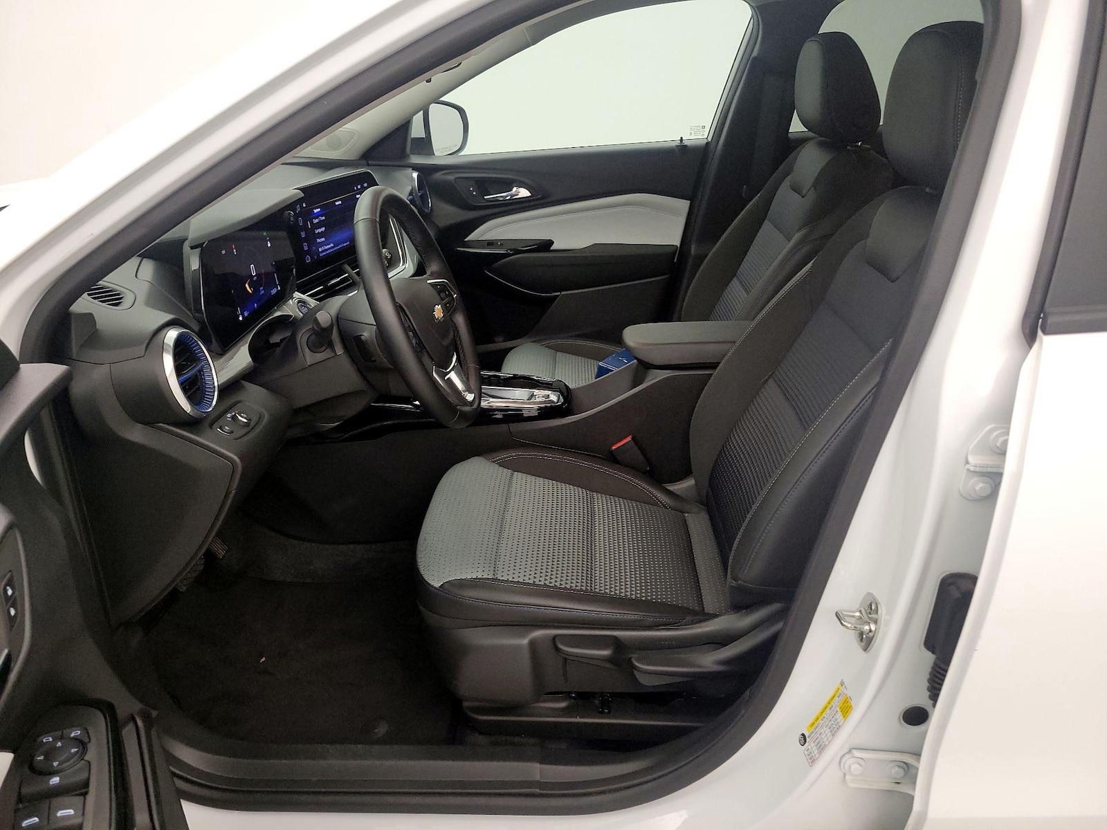 2025 Chevrolet Trax LT - Photo 23