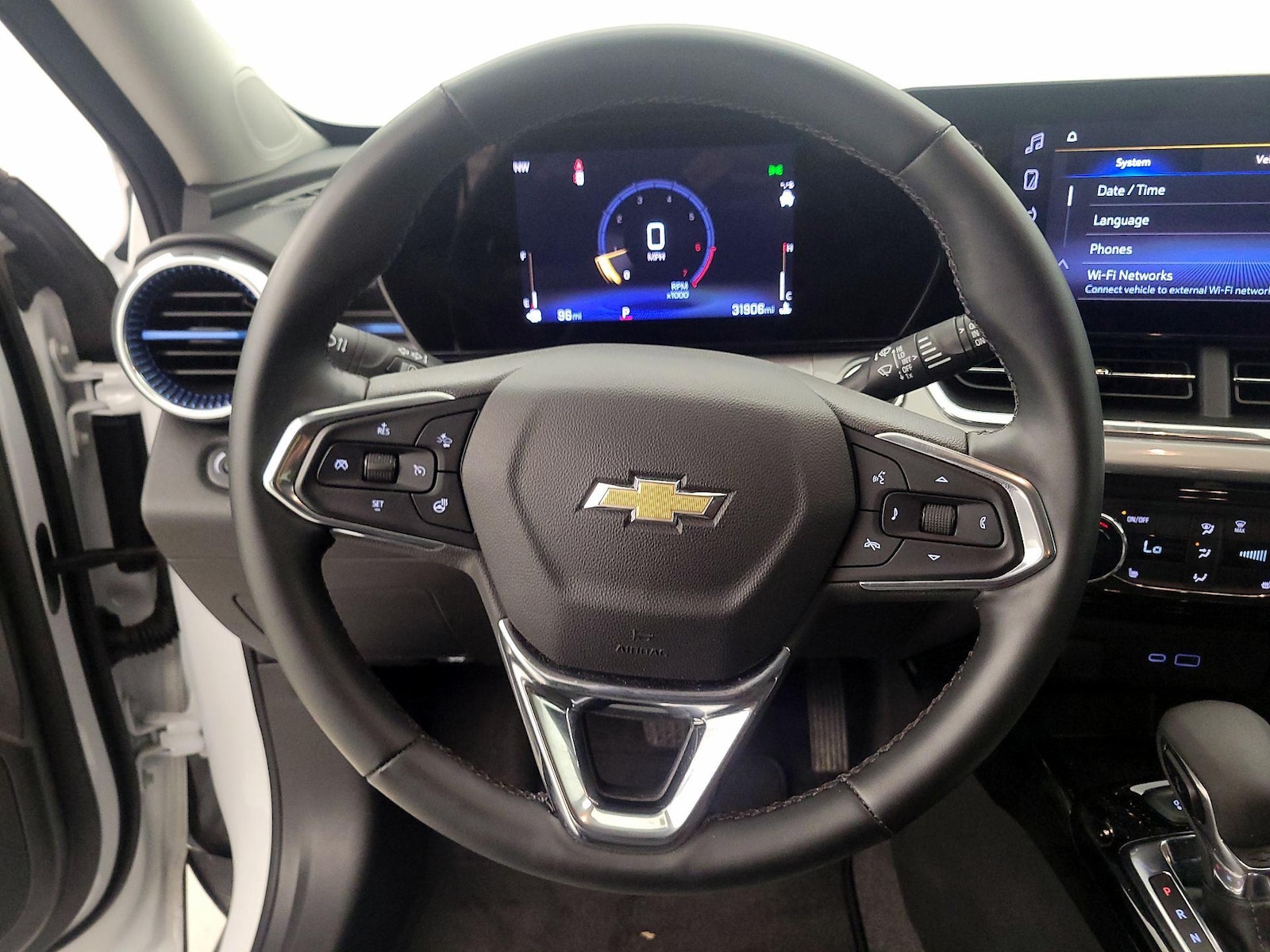 2025 Chevrolet Trax LT - Photo 10