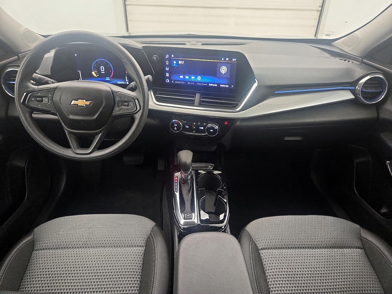 2025 Chevrolet Trax LT - Photo 10