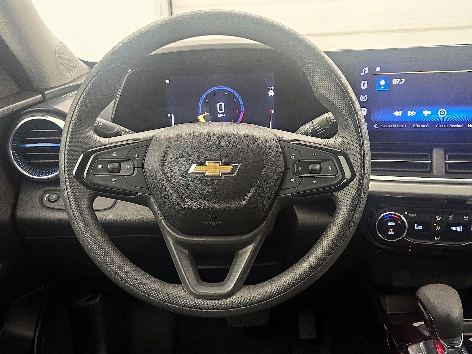 2025 Chevrolet Trax LT - Photo 11