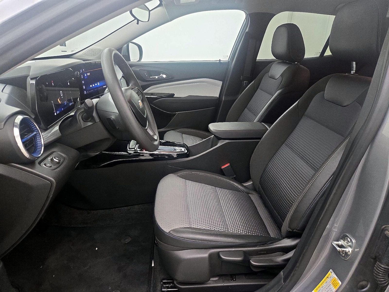 2025 Chevrolet Trax LT - Photo 12