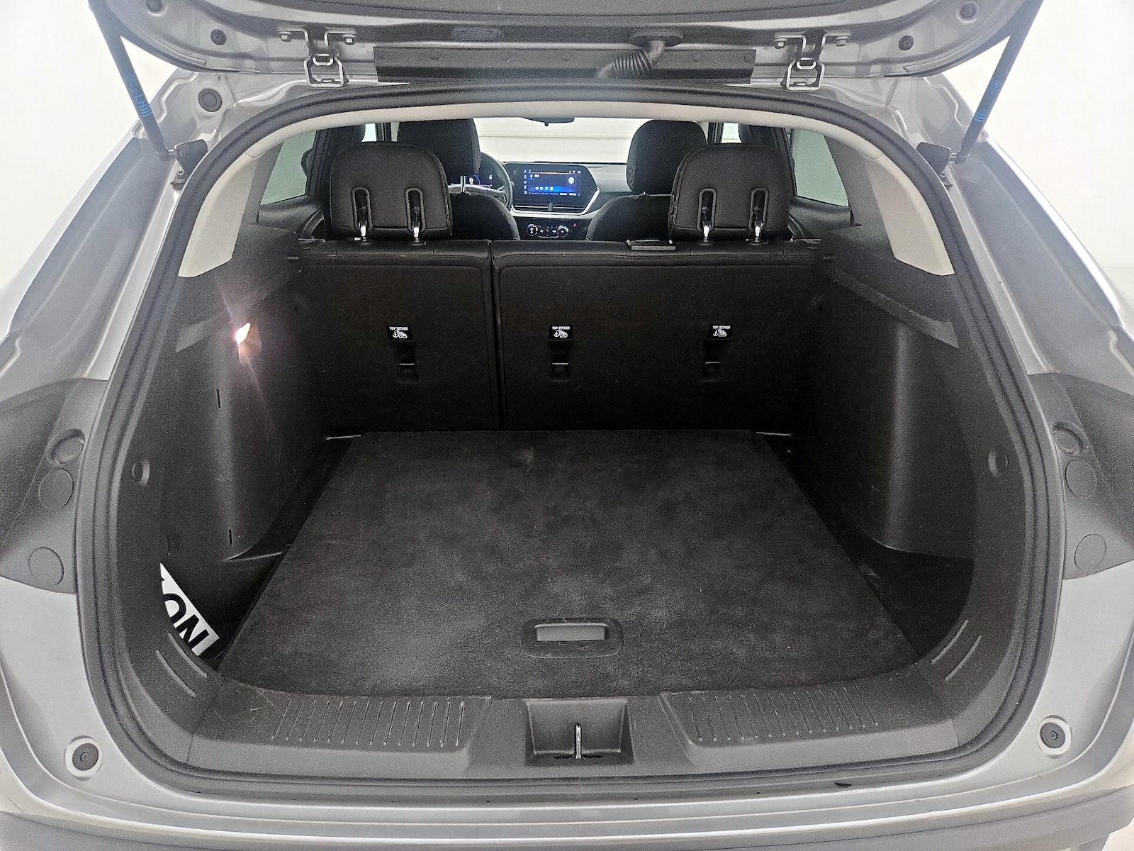 2025 Chevrolet Trax LT - Photo 21