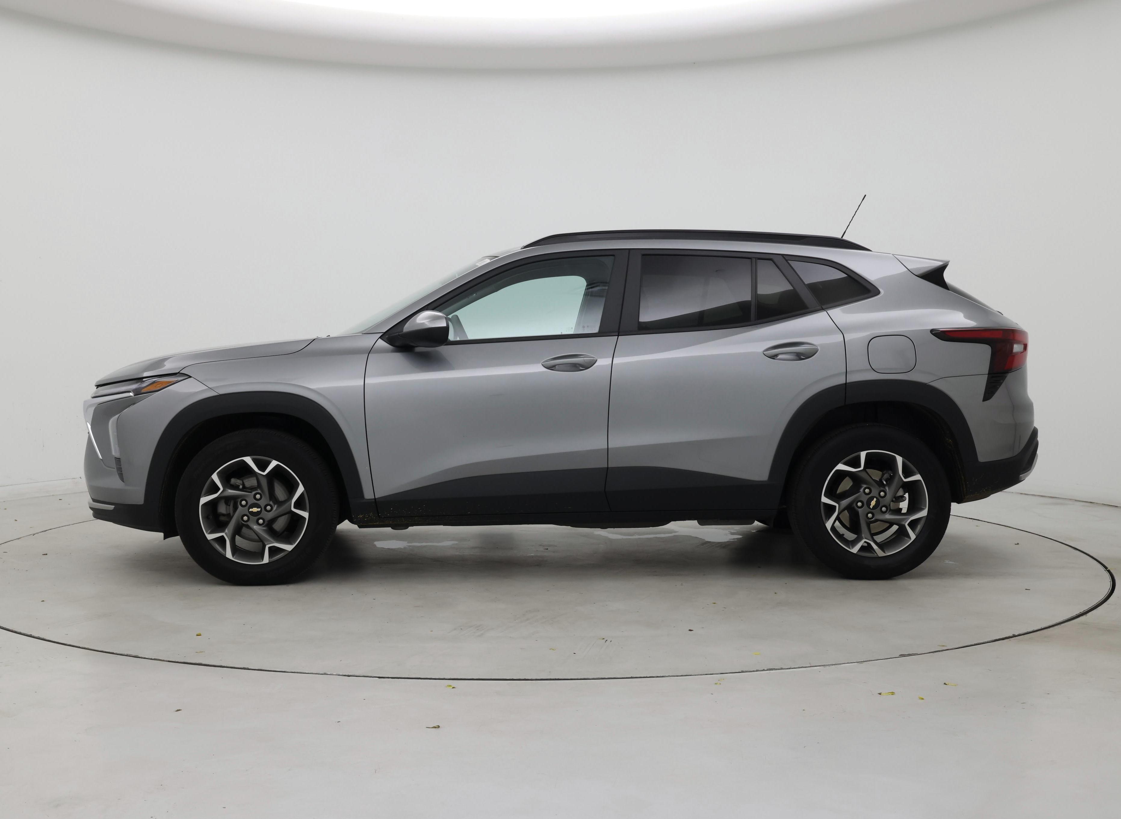 Thumbnail: 2025 Chevrolet Trax - 3