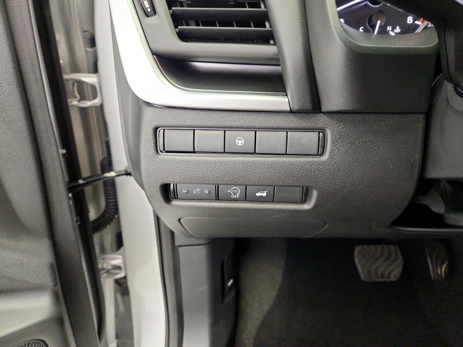 2025 Nissan Rogue SV - Photo 14