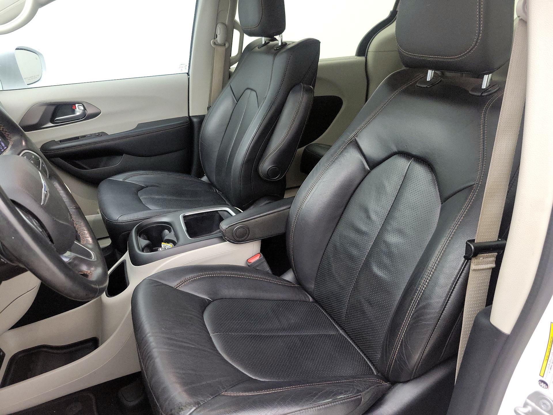 Thumbnail: 2020 Chrysler Pacifica - 11