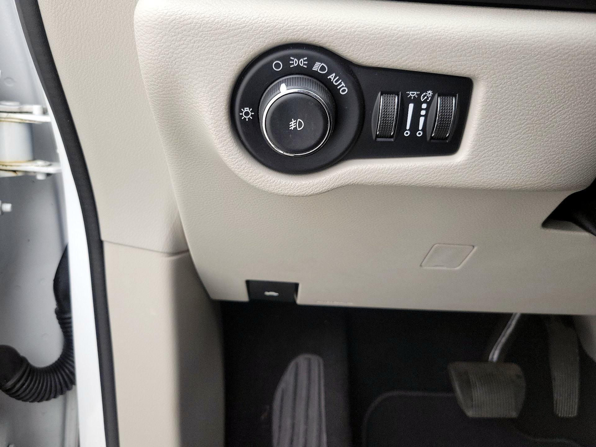 Thumbnail: 2020 Chrysler Pacifica - 13