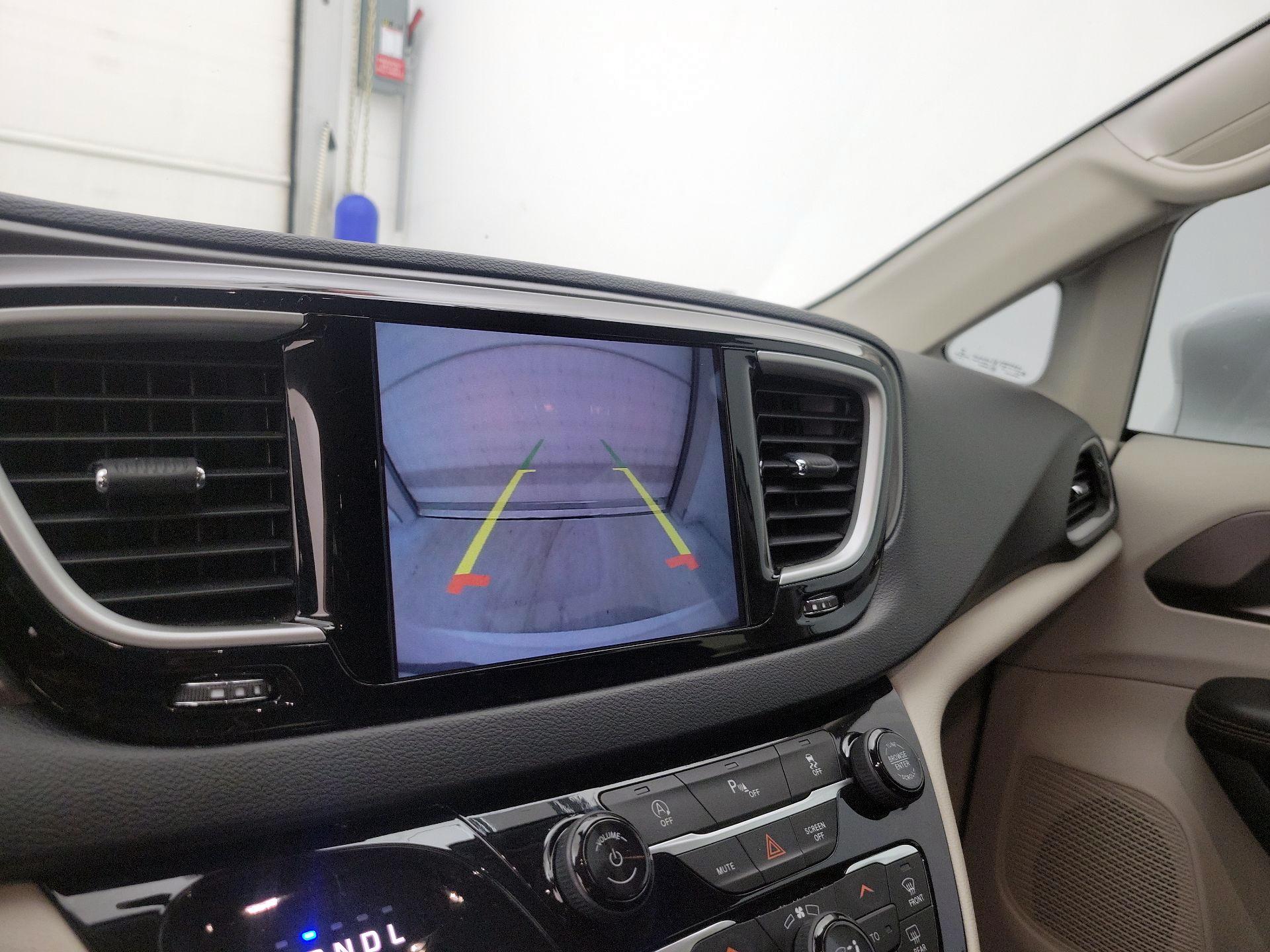 Thumbnail: 2020 Chrysler Pacifica - 15